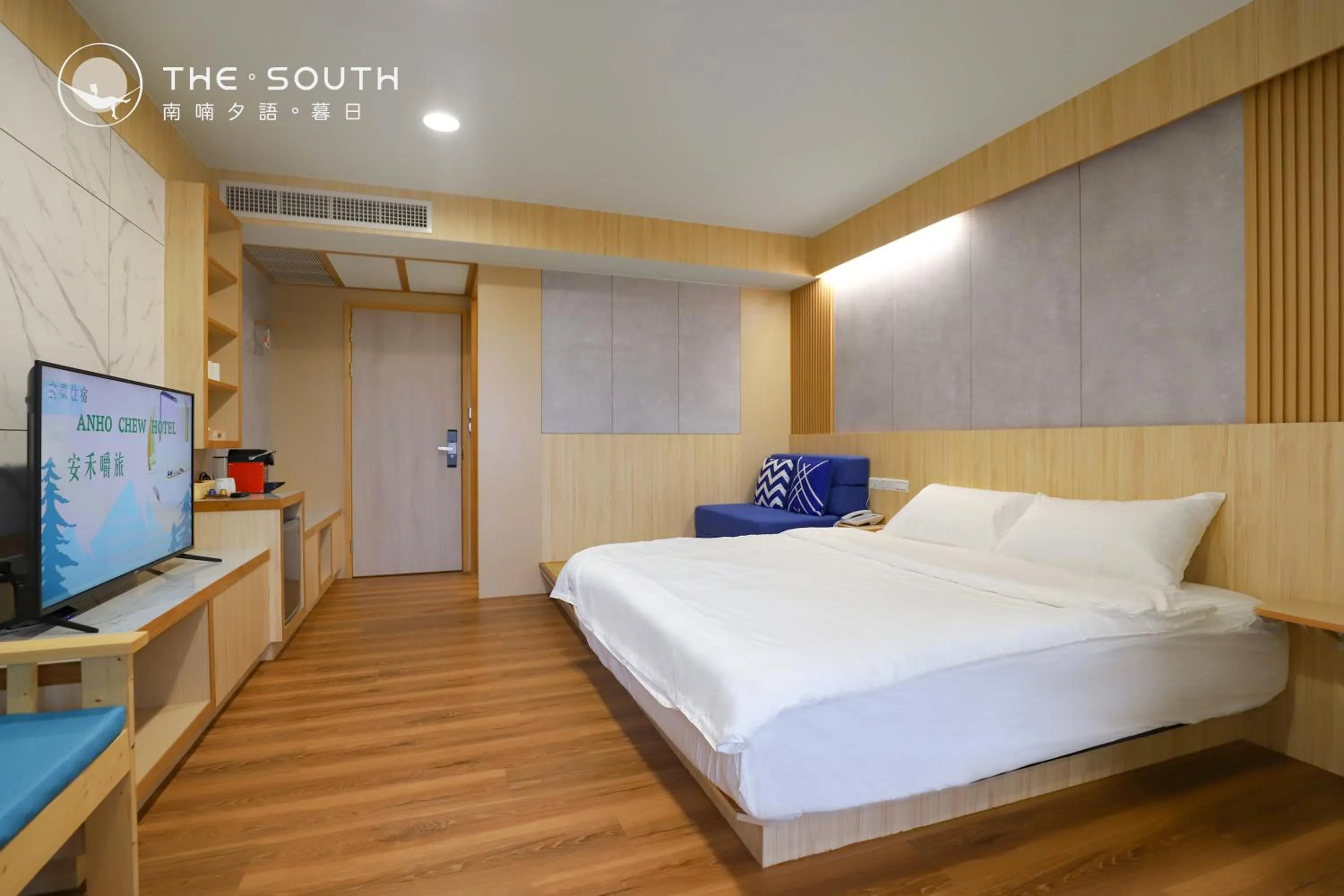 Bed in The South-Sunset