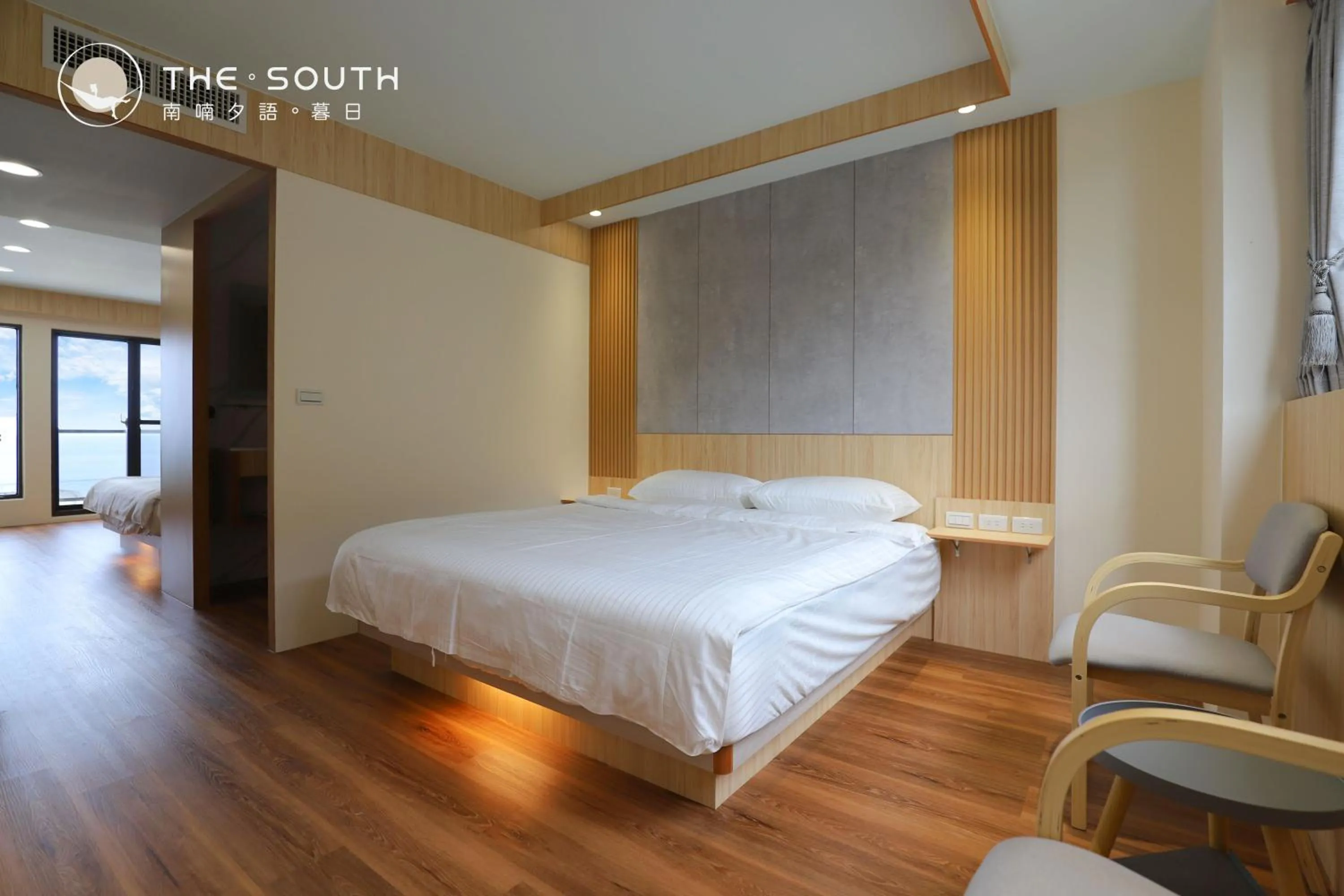 Bed in The South-Sunset