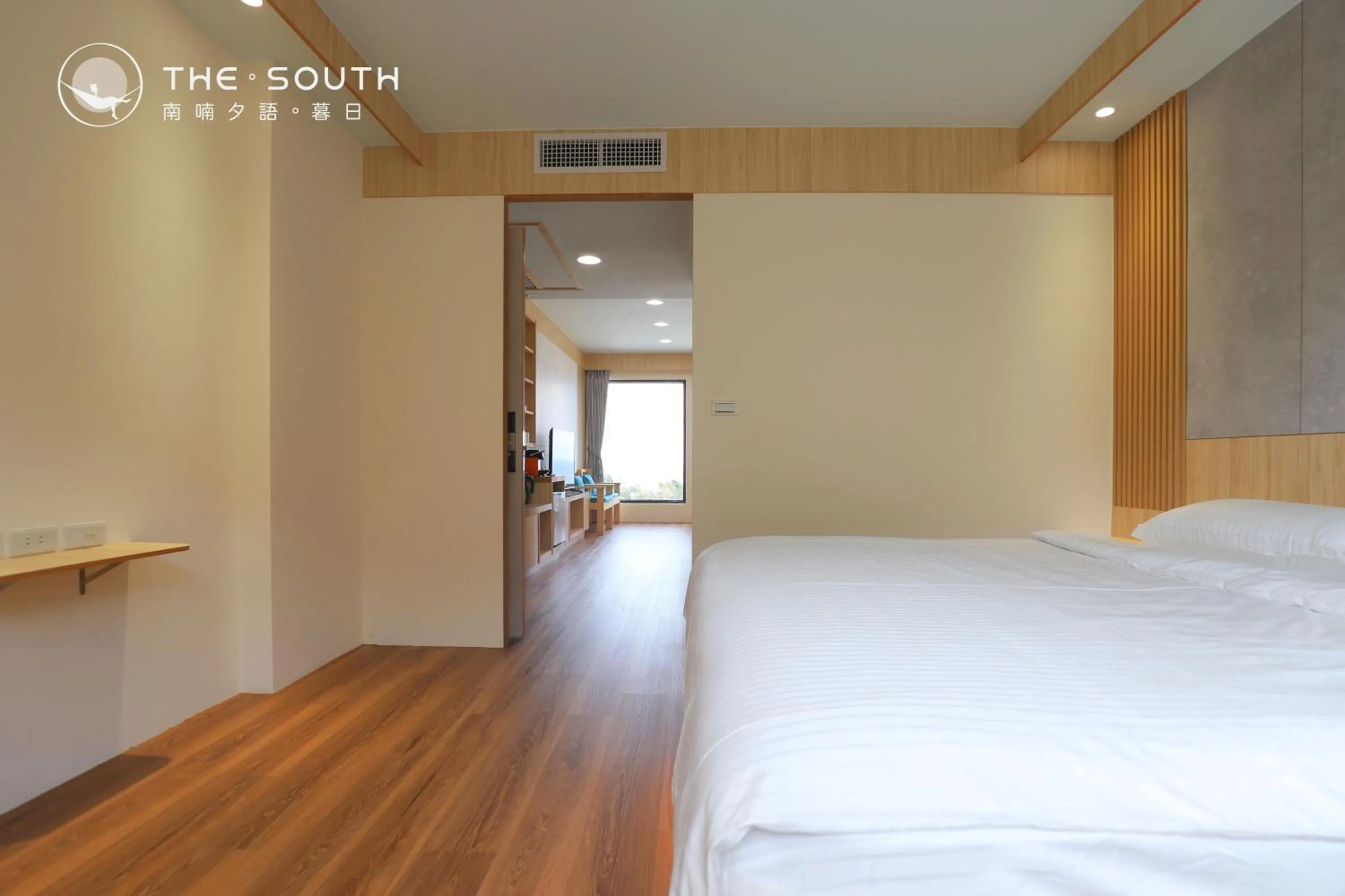 Bed in The South-Sunset