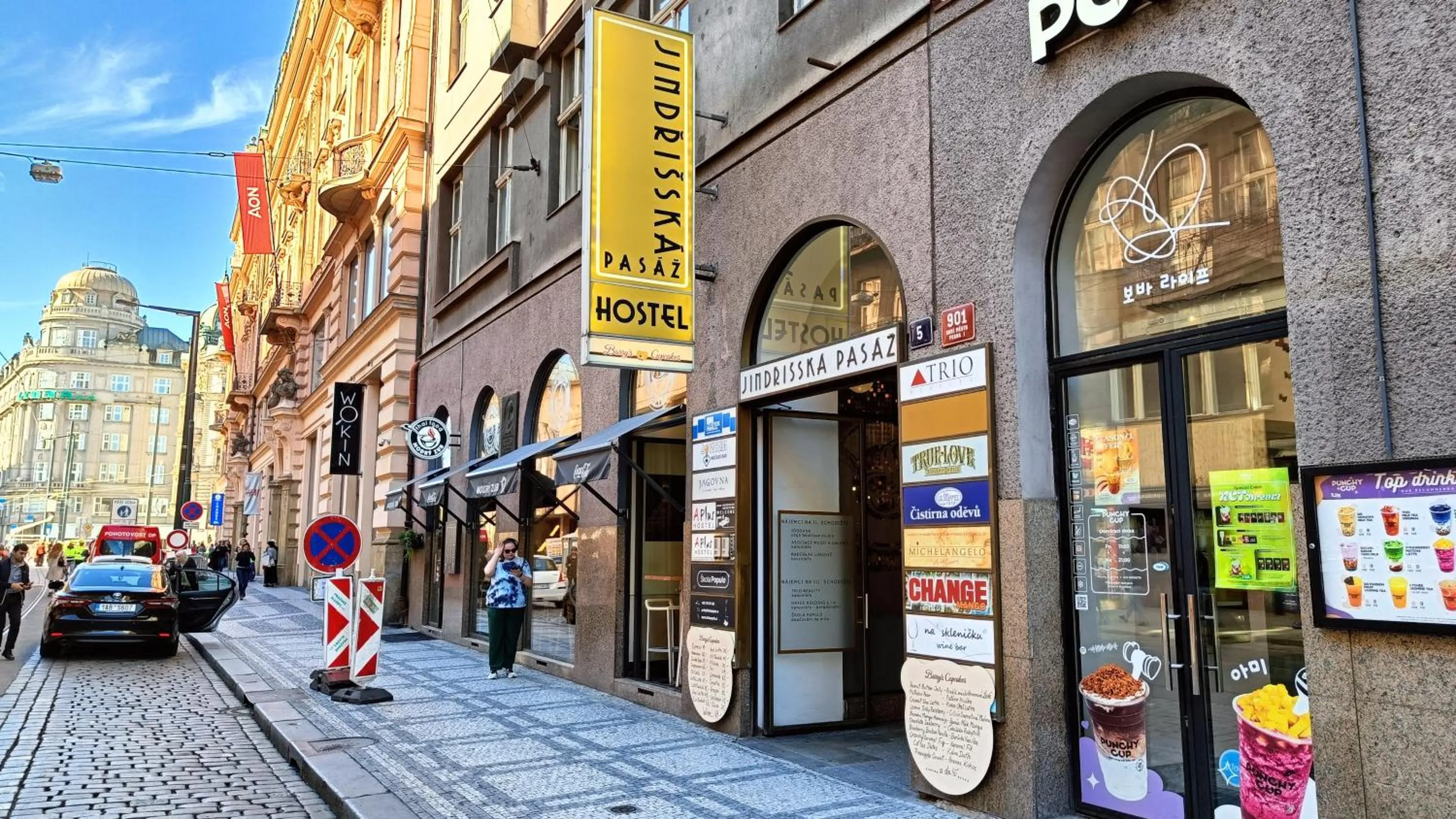 Facade/entrance in A Plus Hostel - Centrum