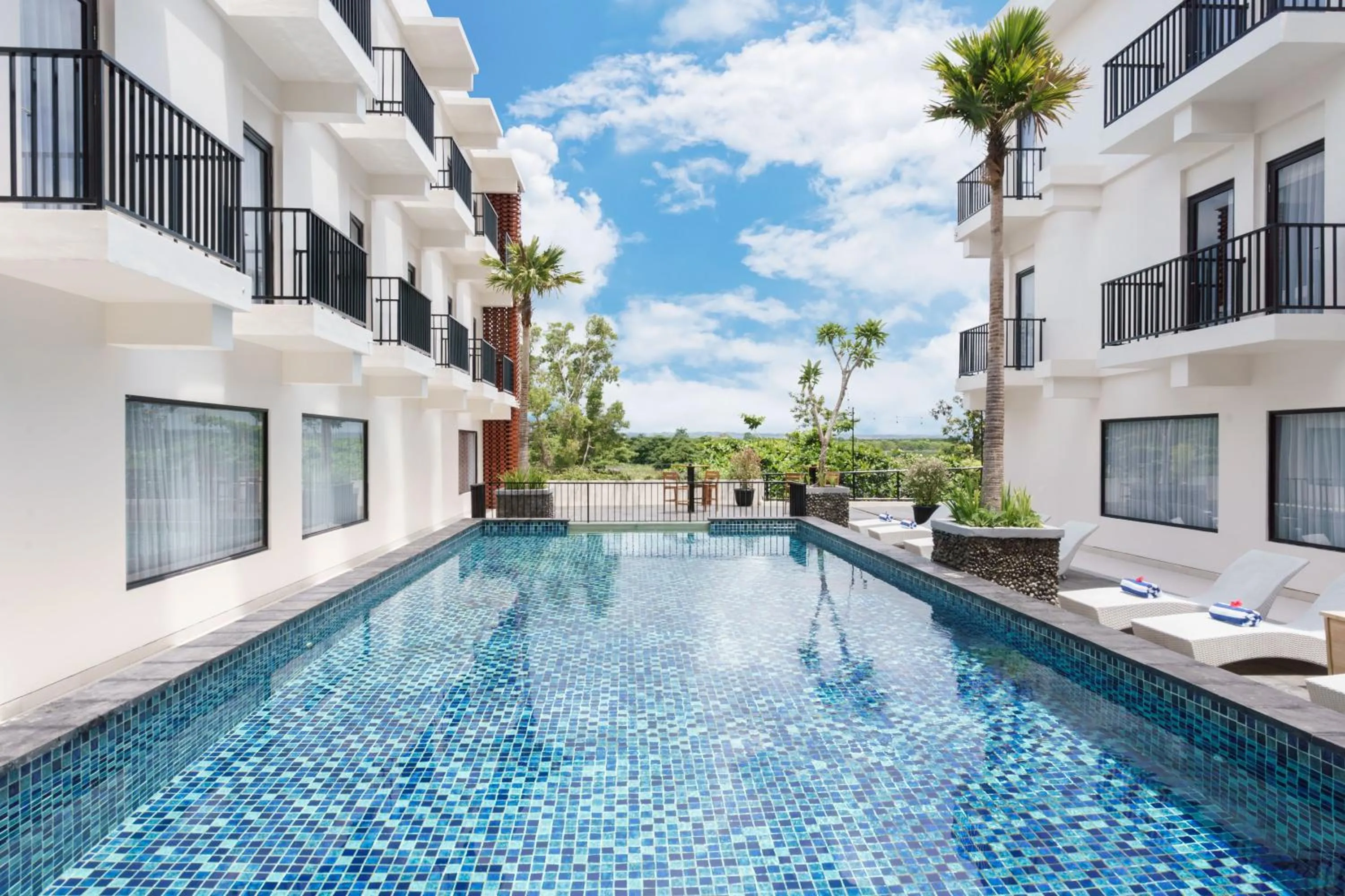 Swimming pool in Swiss-Belcourt Lombok