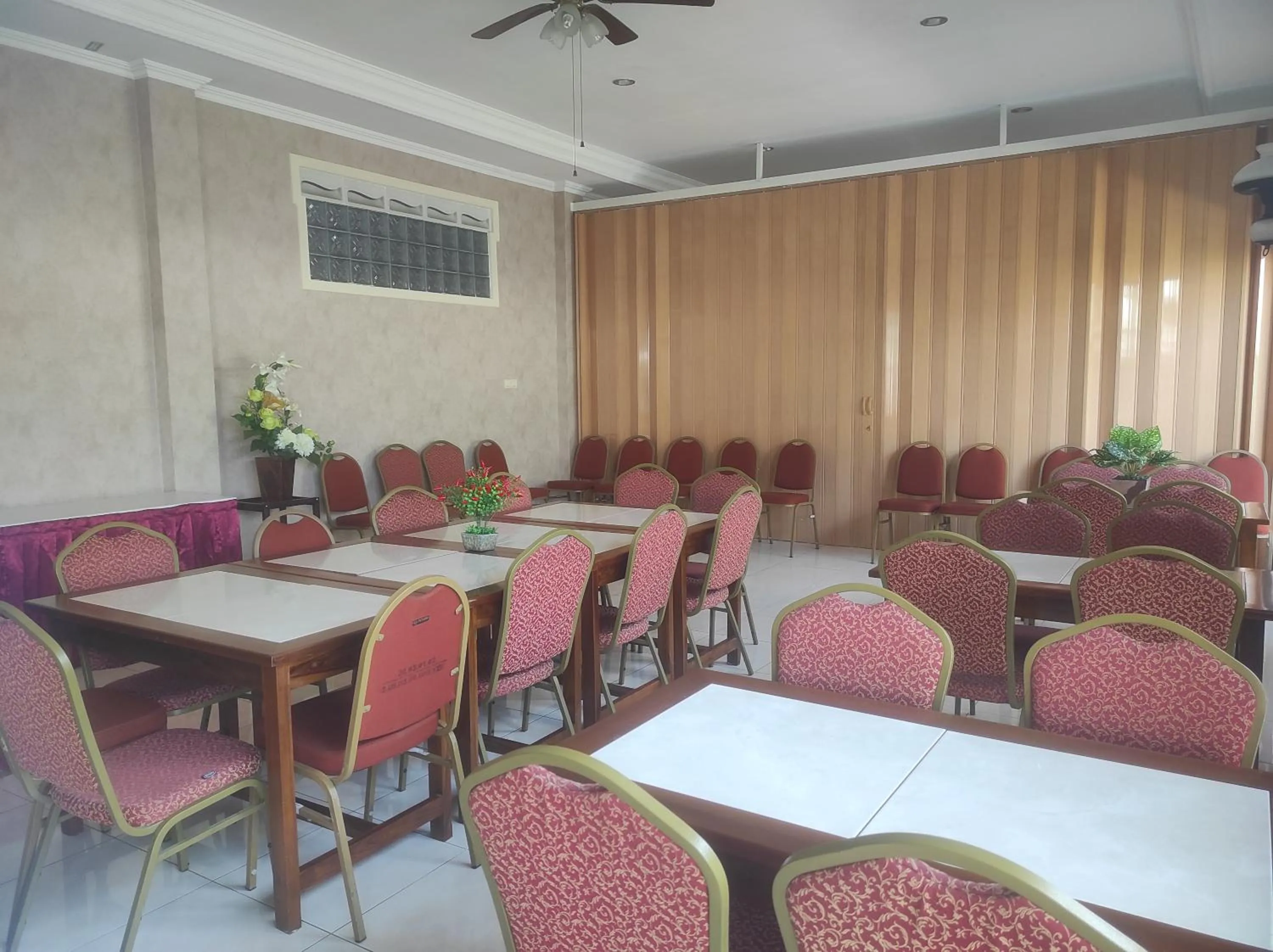 Restaurant/places to eat in Shafira Hotel Yogyakarta