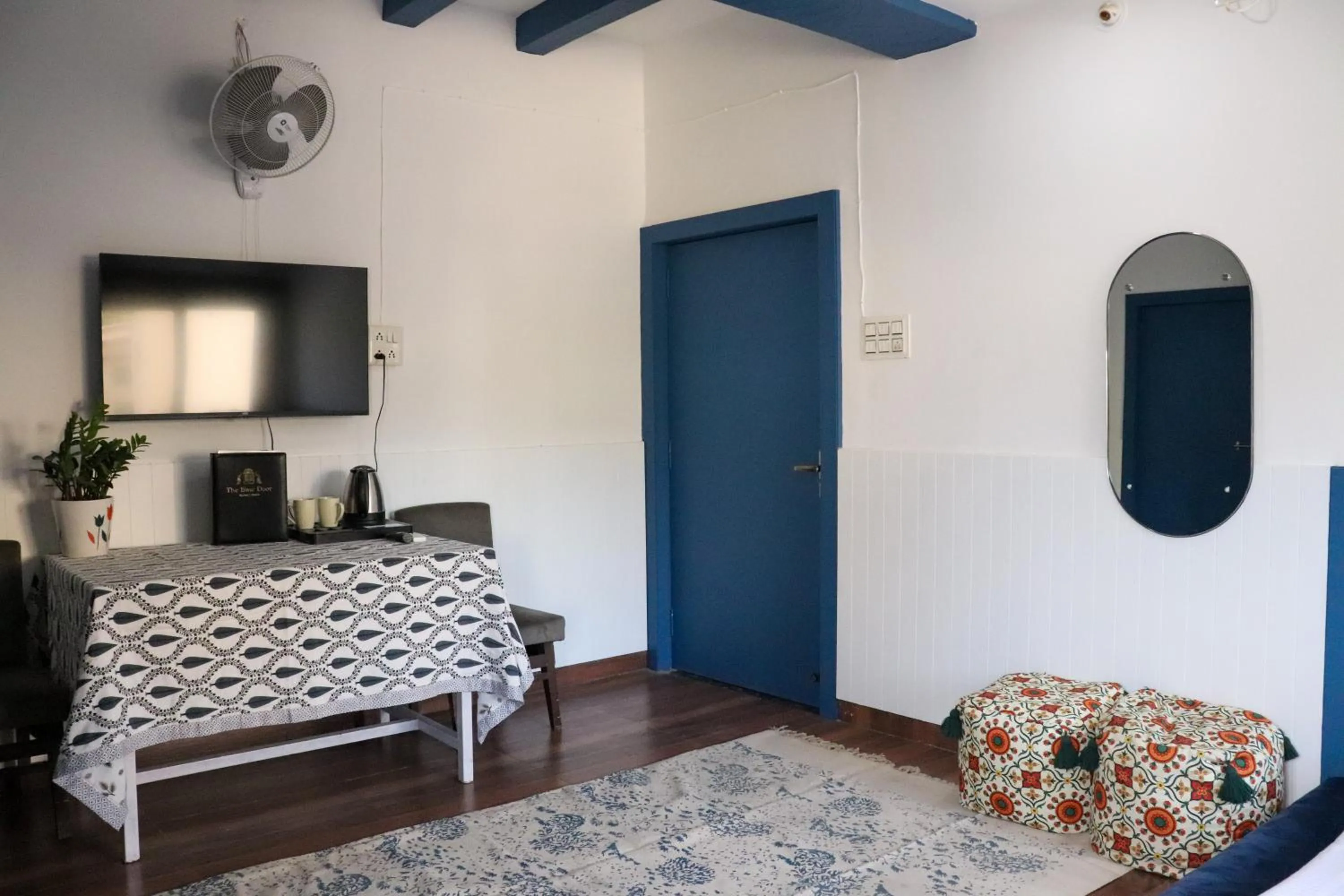 TV and multimedia, Bed in Blue Door