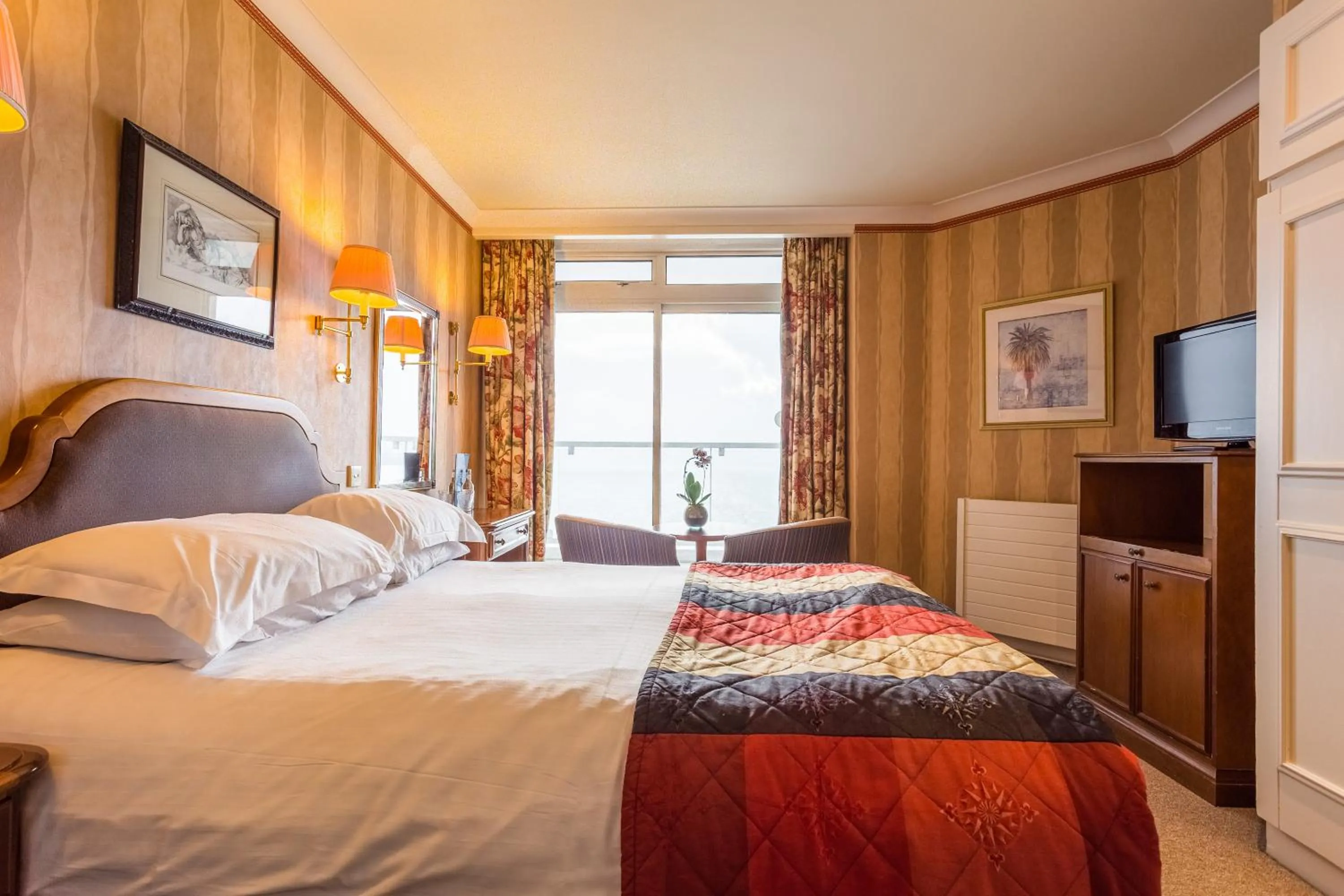 TV and multimedia, Bed in The Imperial Torquay