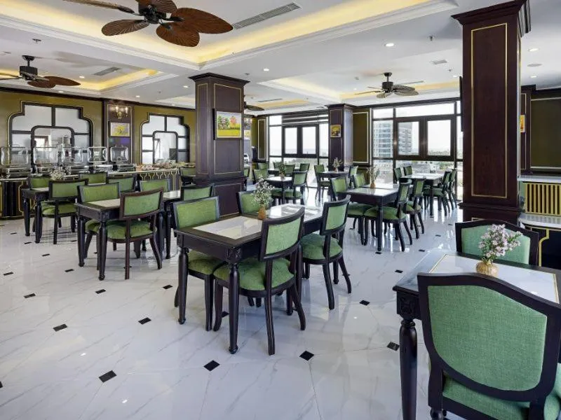 Restaurant/places to eat in Charming beauty hotel