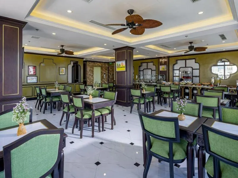 Restaurant/places to eat in Charming beauty hotel