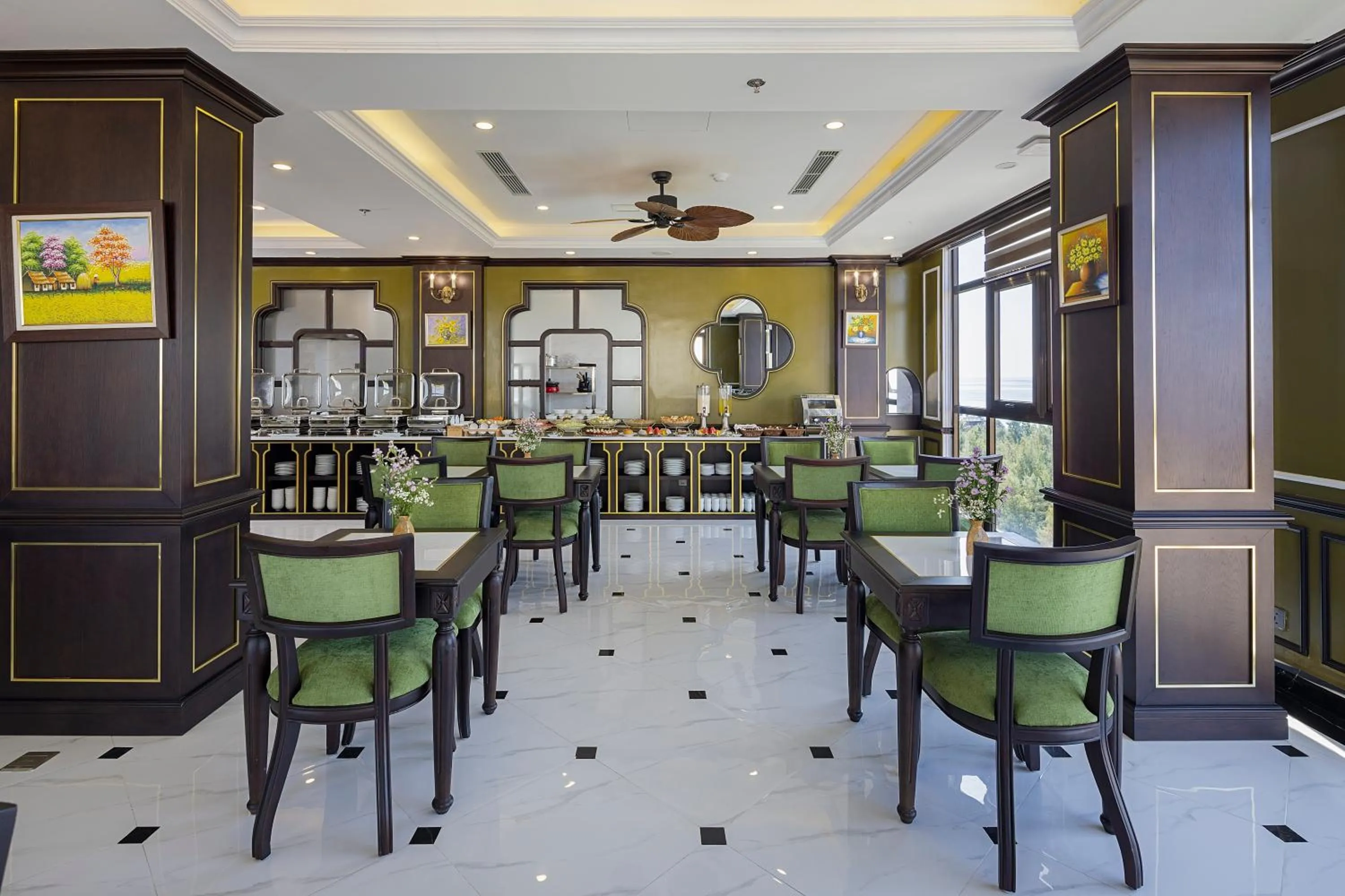 Restaurant/places to eat in Charming beauty hotel