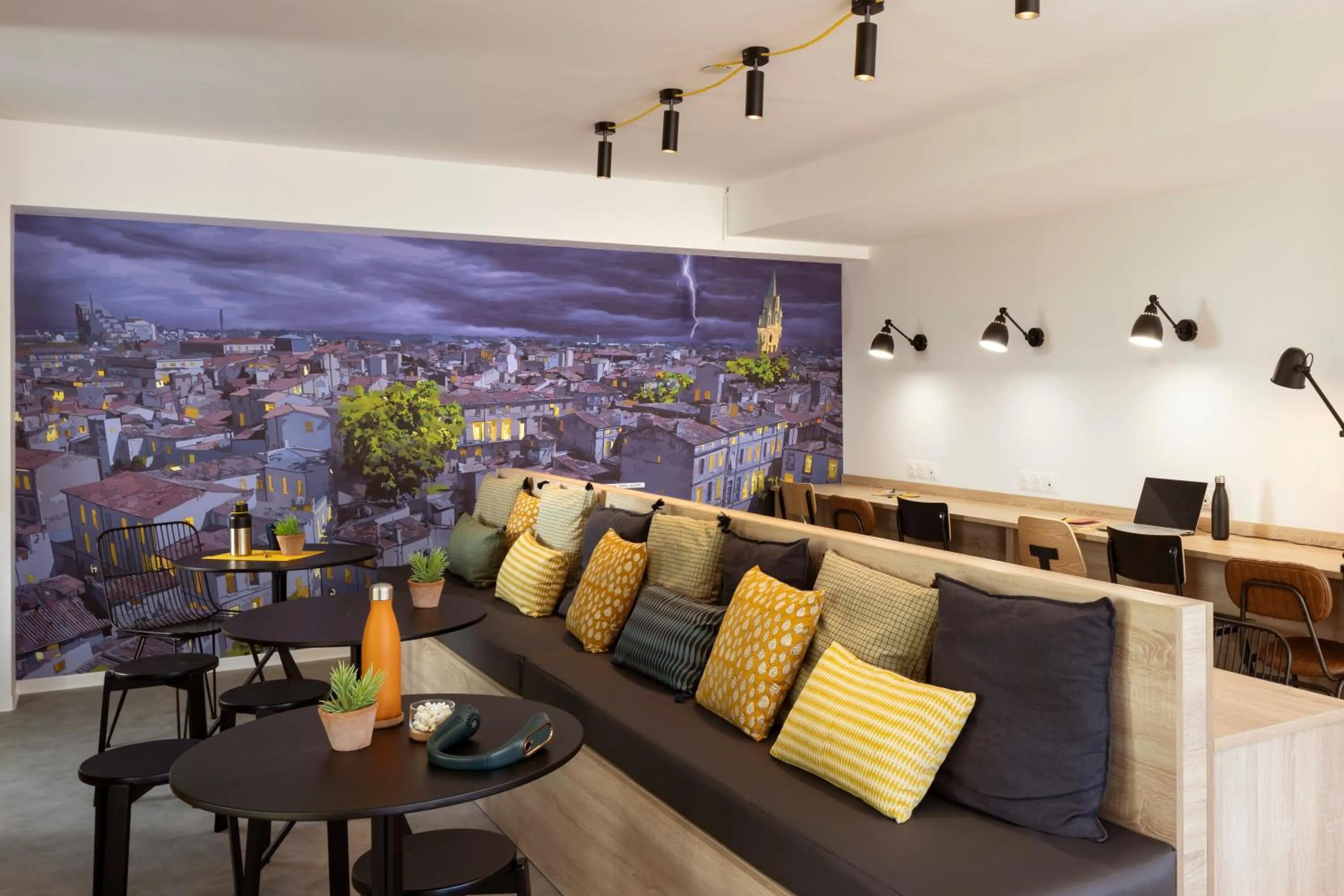 Communal lounge/ TV room in Apparteo Montpellier