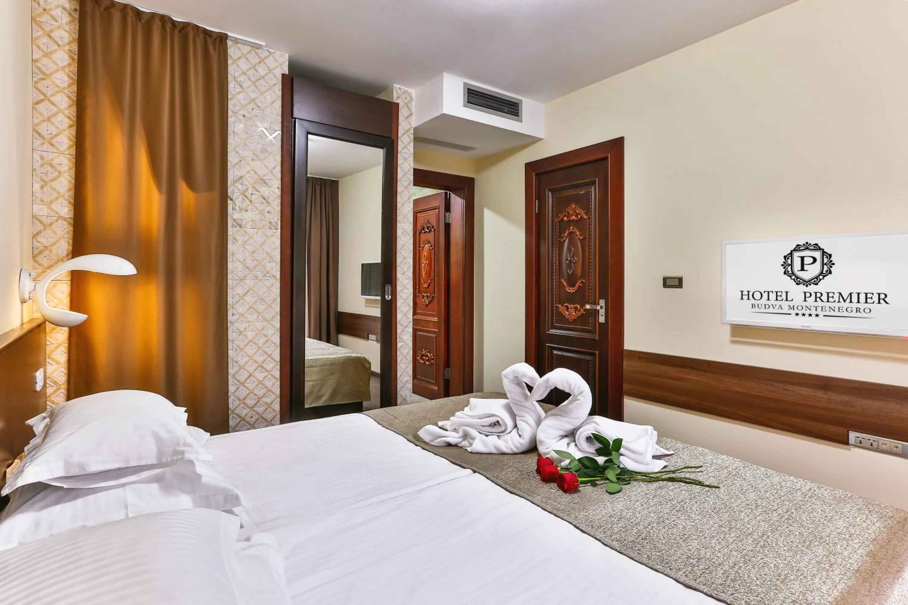 Bedroom, Bed in Hotel Premier