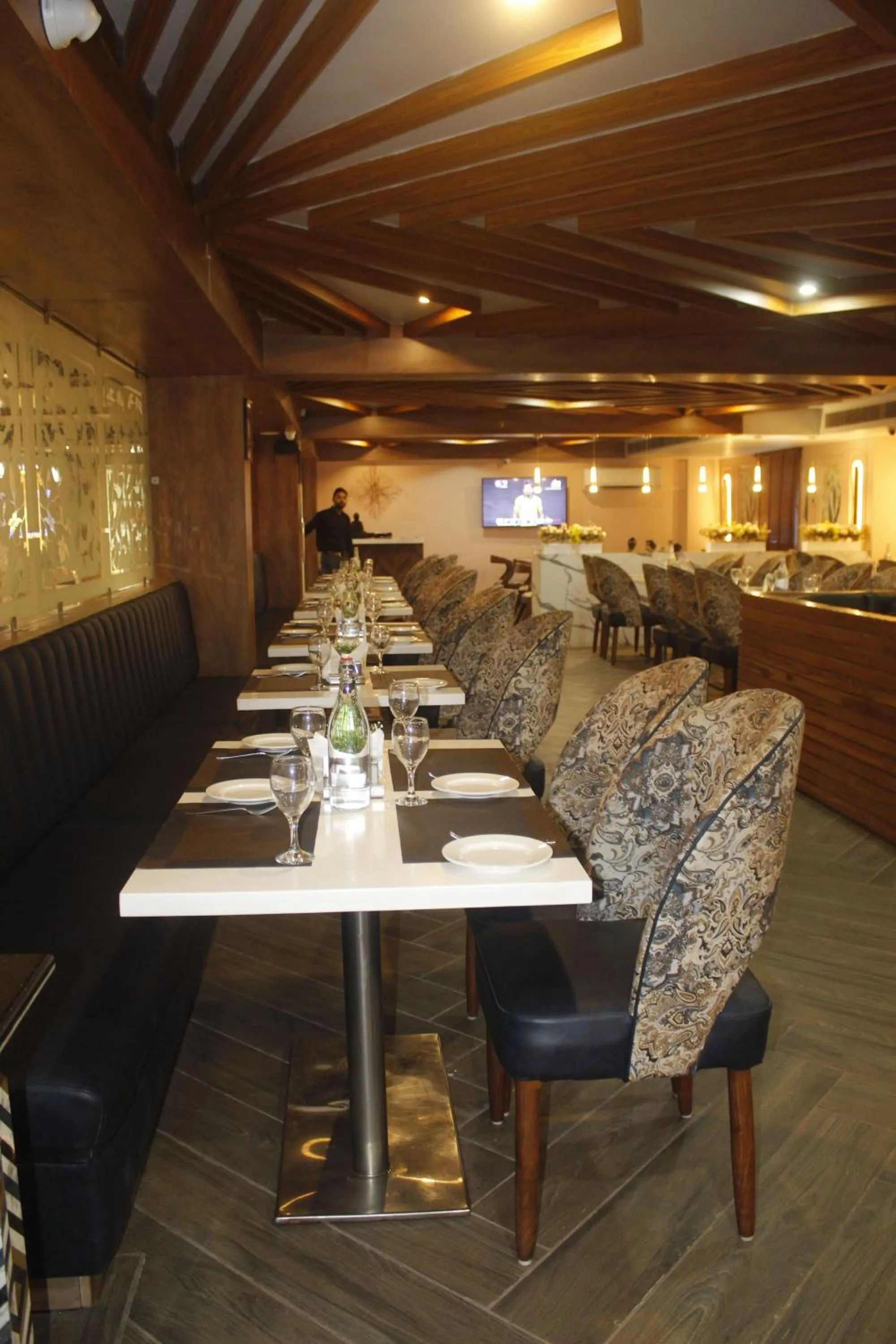 Restaurant/places to eat in LUXUS INN