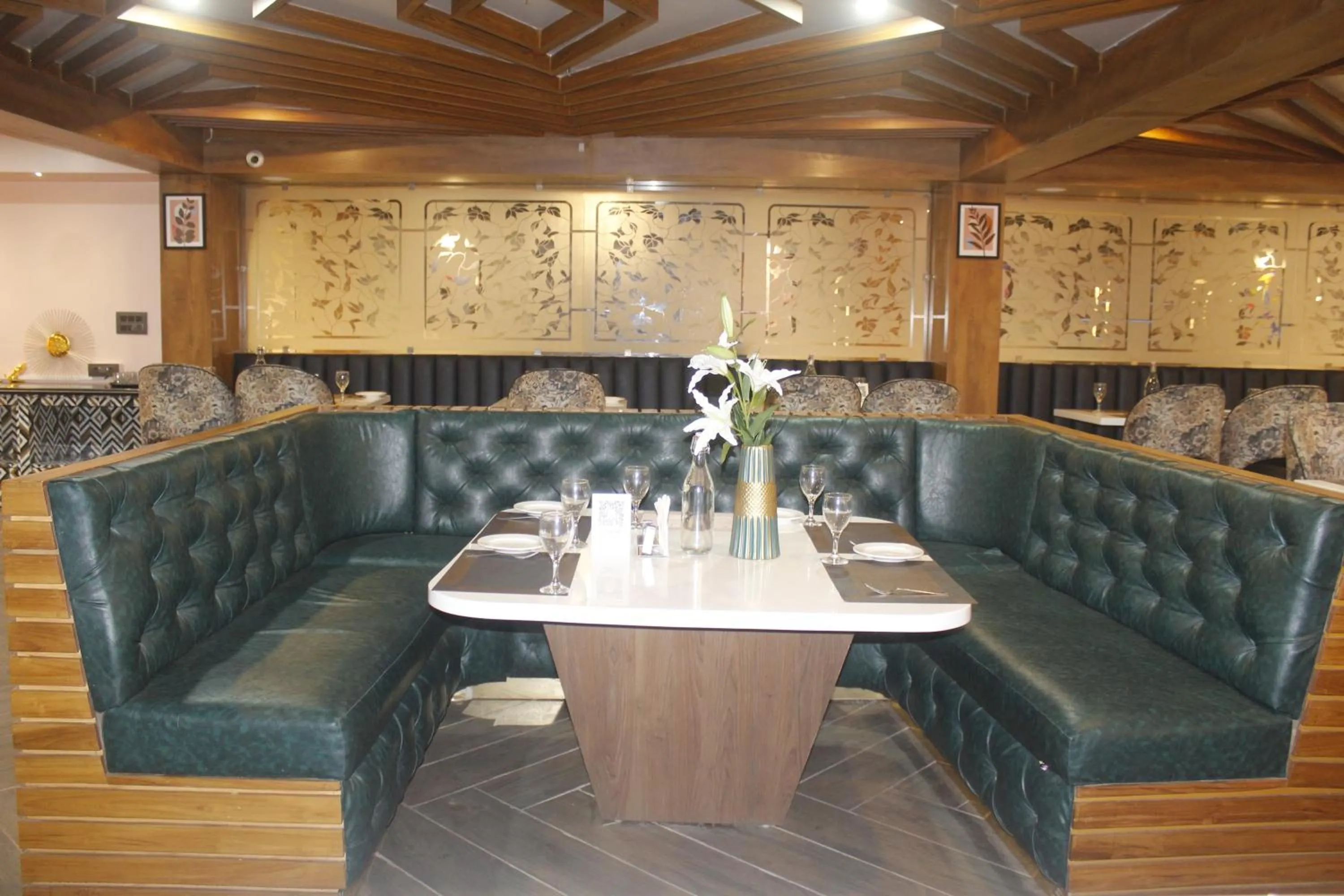 Restaurant/places to eat in LUXUS INN