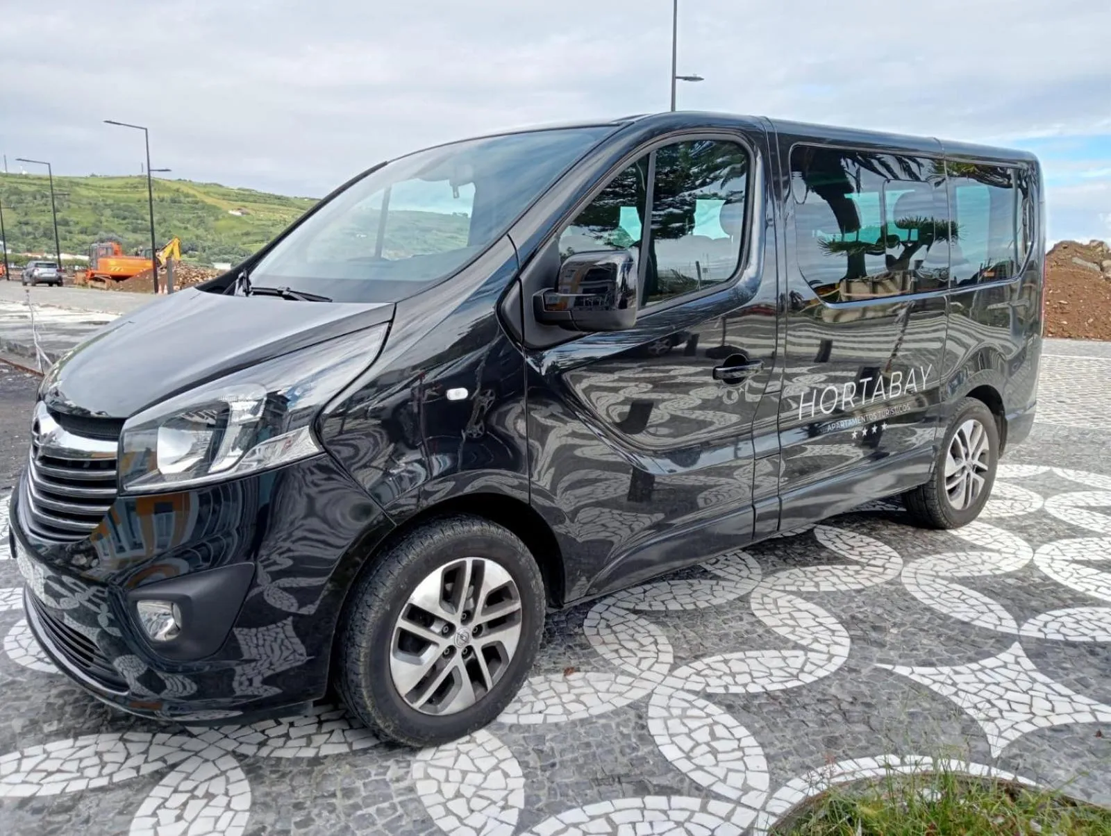 Property building in Horta Bay