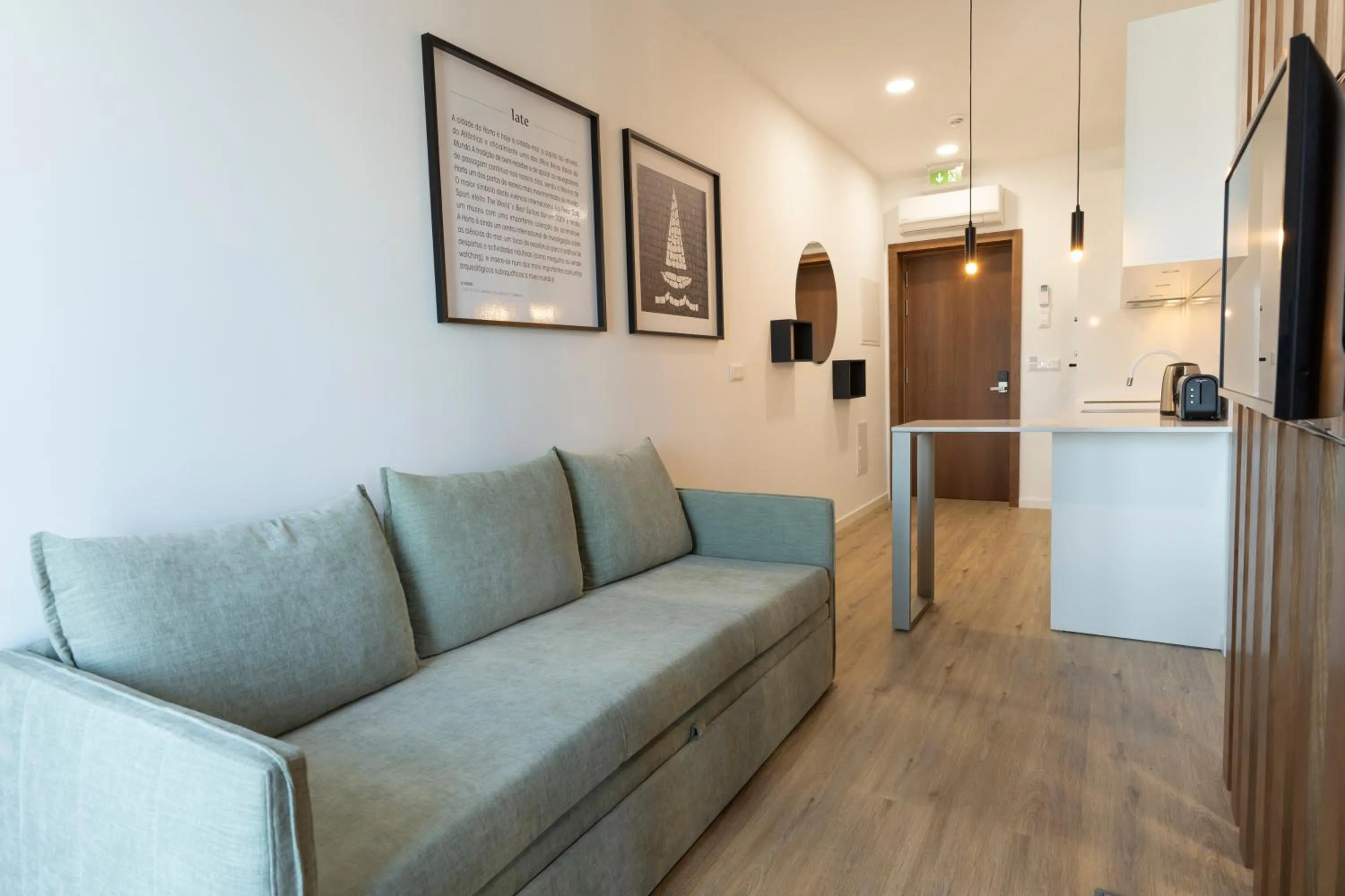 TV and multimedia in Horta Bay