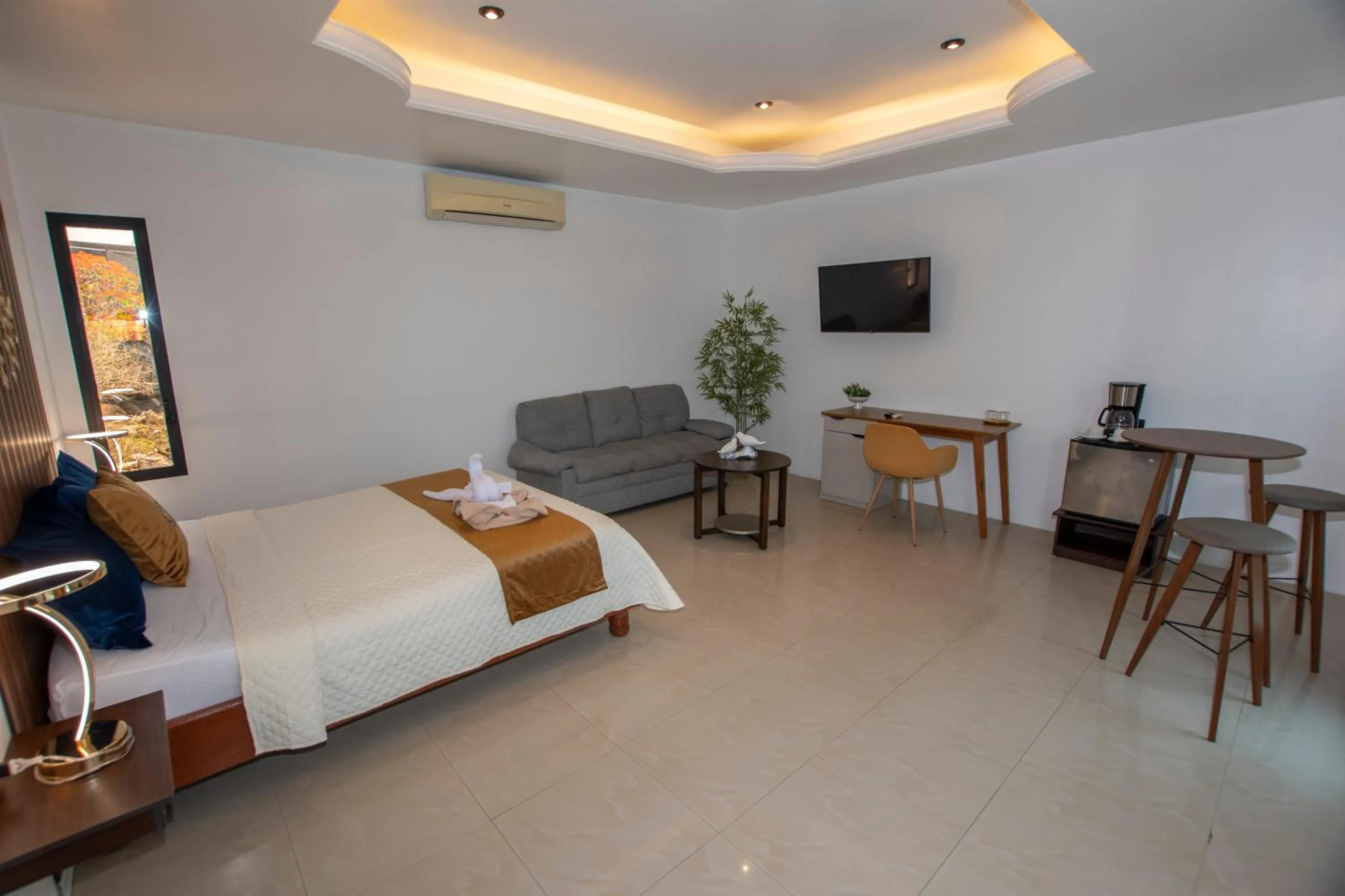 Bed in Blue Marlin Galápagos, Hotel & SPA