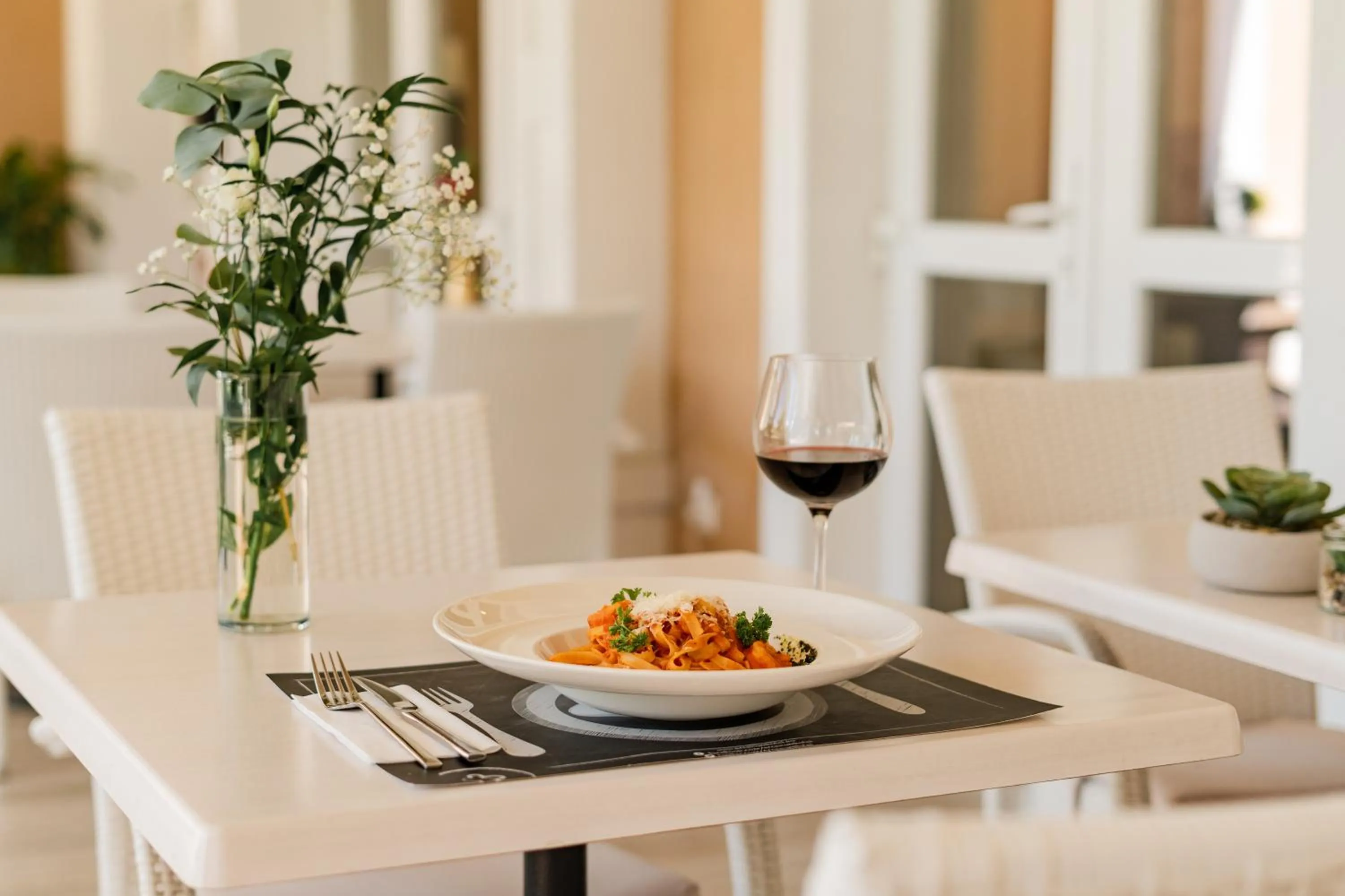 Restaurant/places to eat in Arcanum Hotel