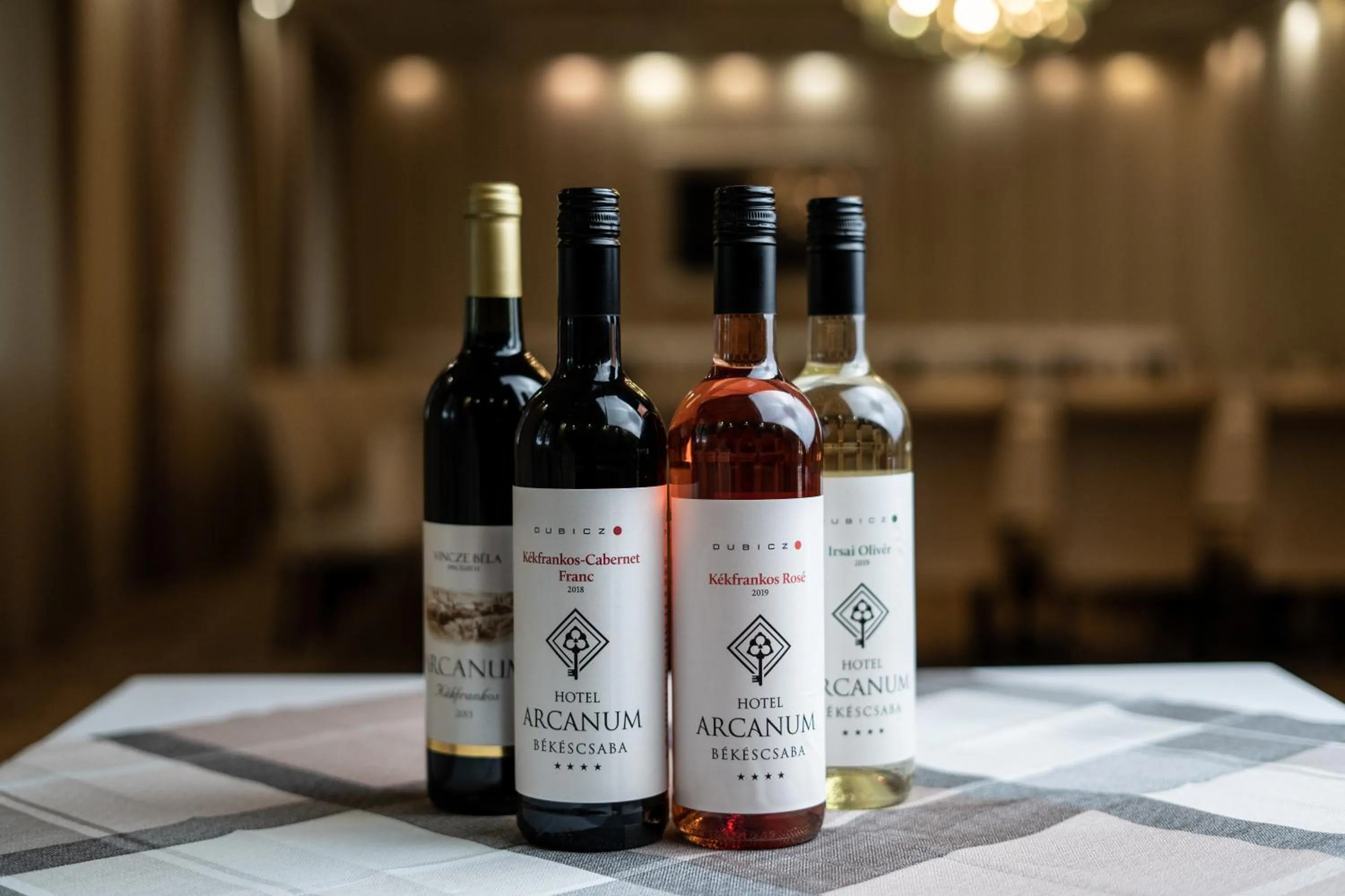 Restaurant/places to eat in Arcanum Hotel