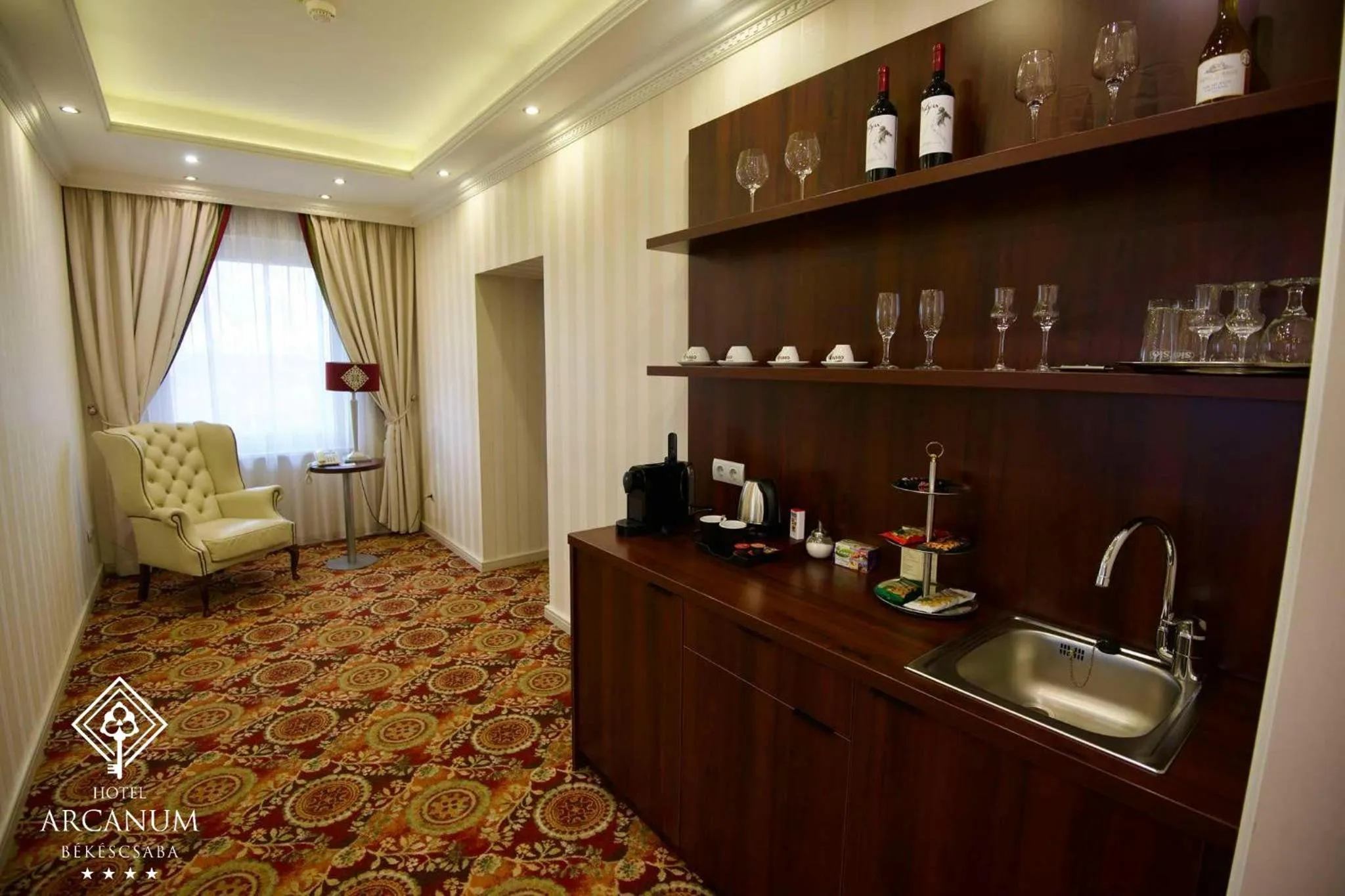 Coffee/tea facilities in Arcanum Hotel
