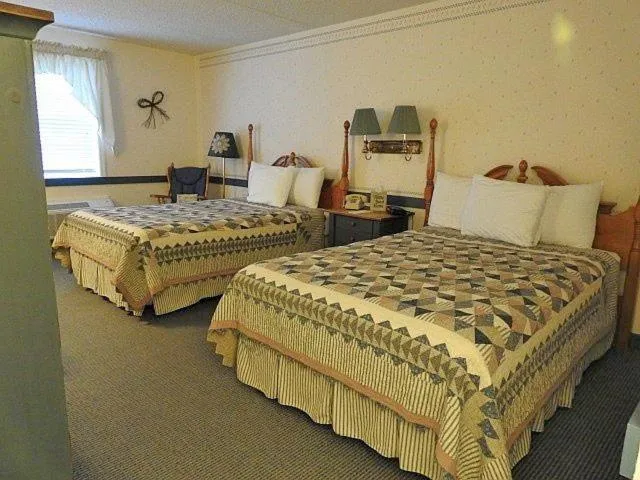 Photo of the whole room, Bed in Country Living Inn