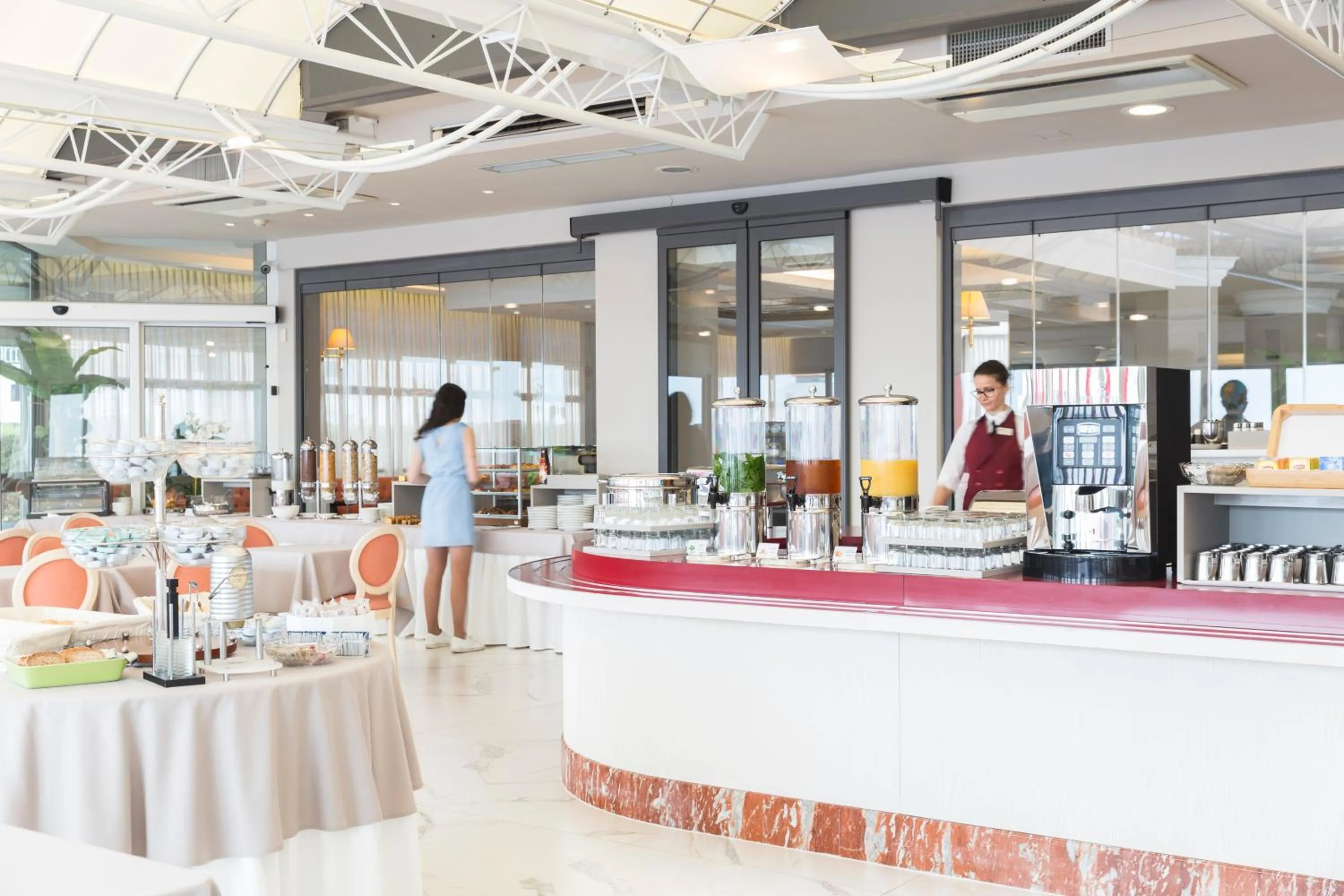 Restaurant/places to eat in Hotel Cambridge