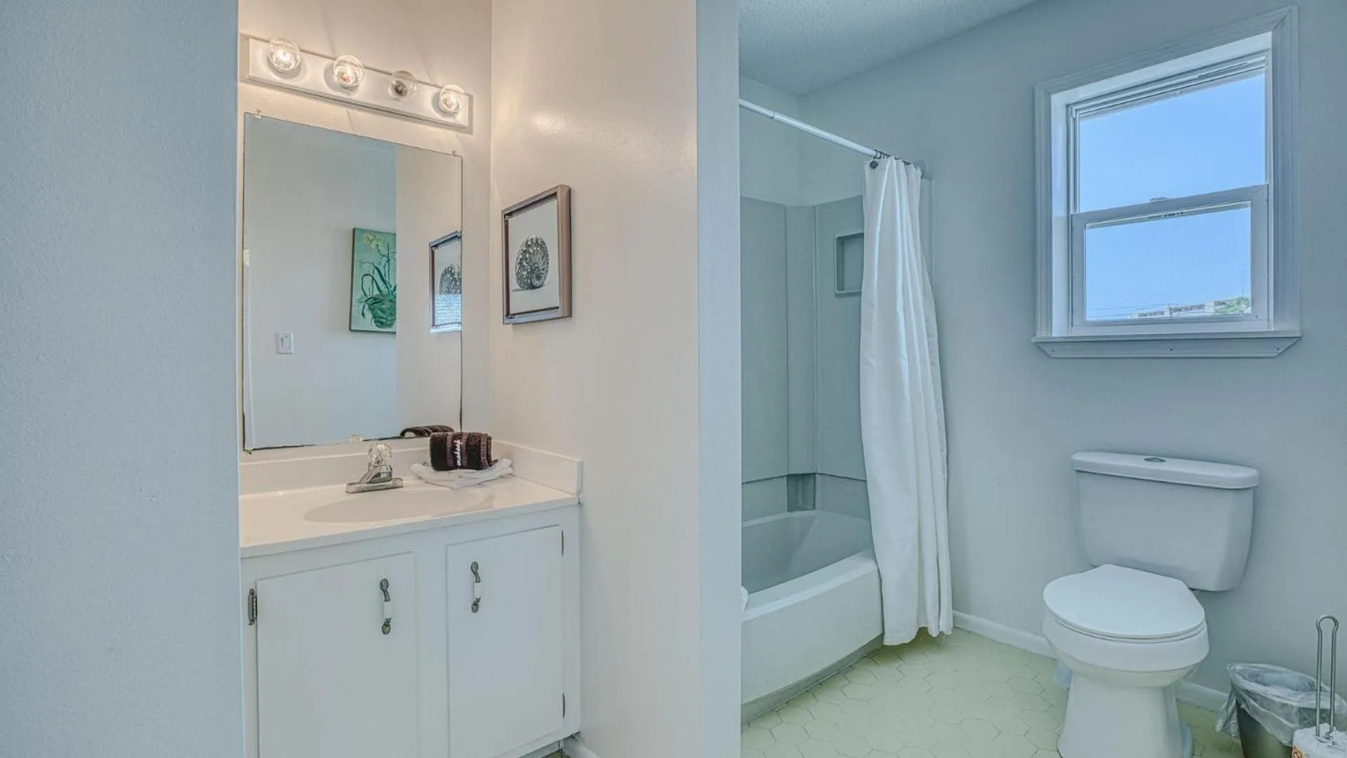 The Back Porch - Is a relaxing 4 bedroom 3 bathroom House on Holiday Isle