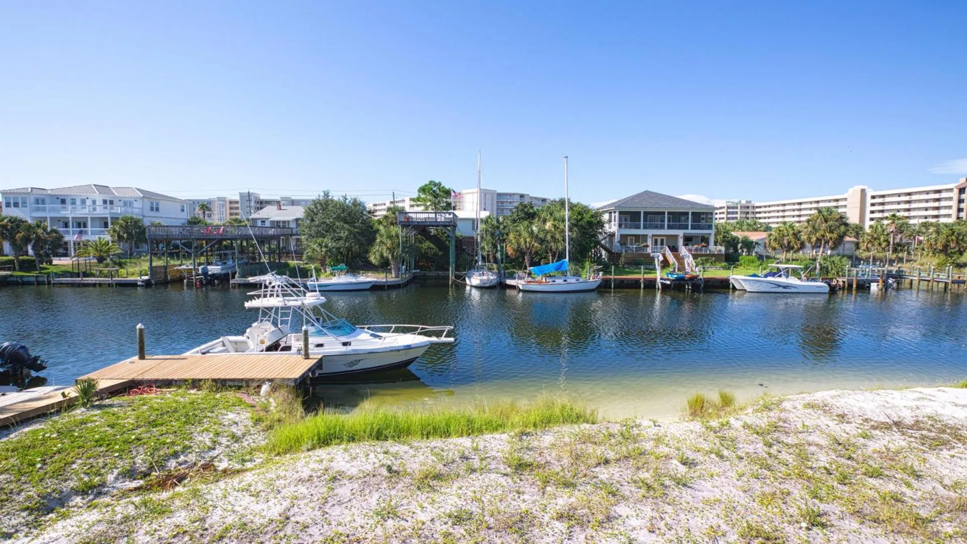 The Back Porch - Is a relaxing 4 bedroom 3 bathroom House on Holiday Isle