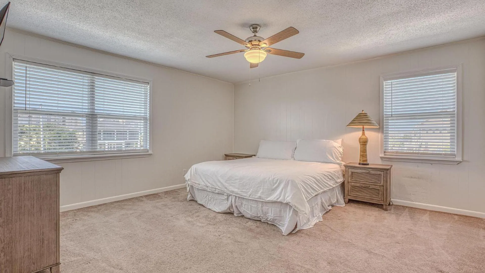 Bed in The Back Porch - Is a relaxing 4 bedroom 3 bathroom House on Holiday Isle