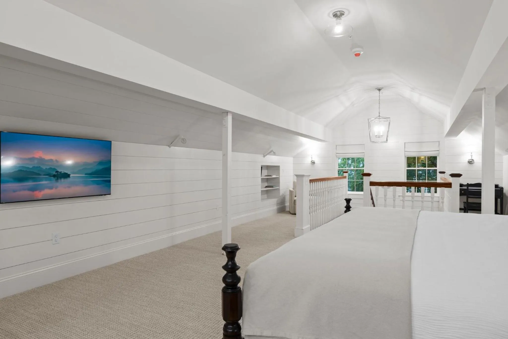 Photo of the whole room, Bed in The Davenport Inn