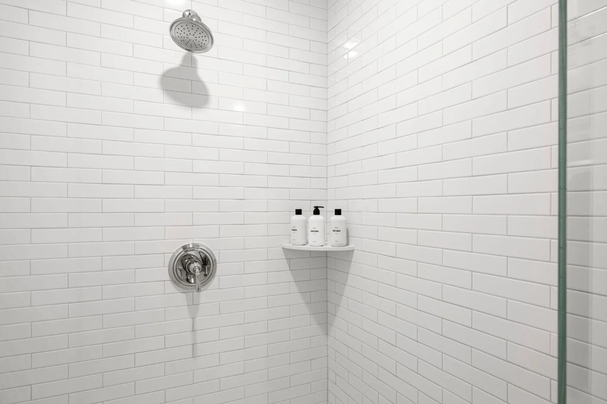 Shower in The Davenport Inn