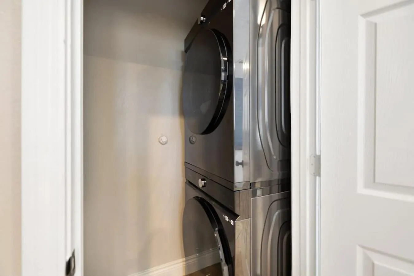 Other in Stylish 3 Bedroom With Tons of Games and 85 Inch TV