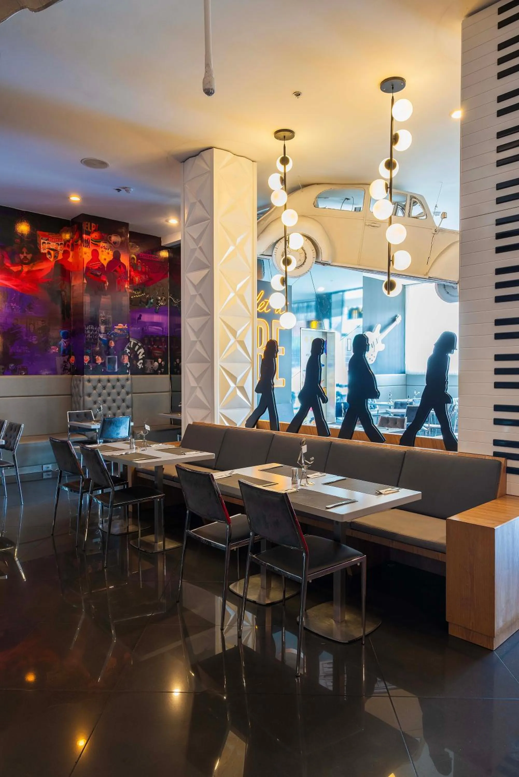 Restaurant/places to eat in Hotel Black Tower Premium