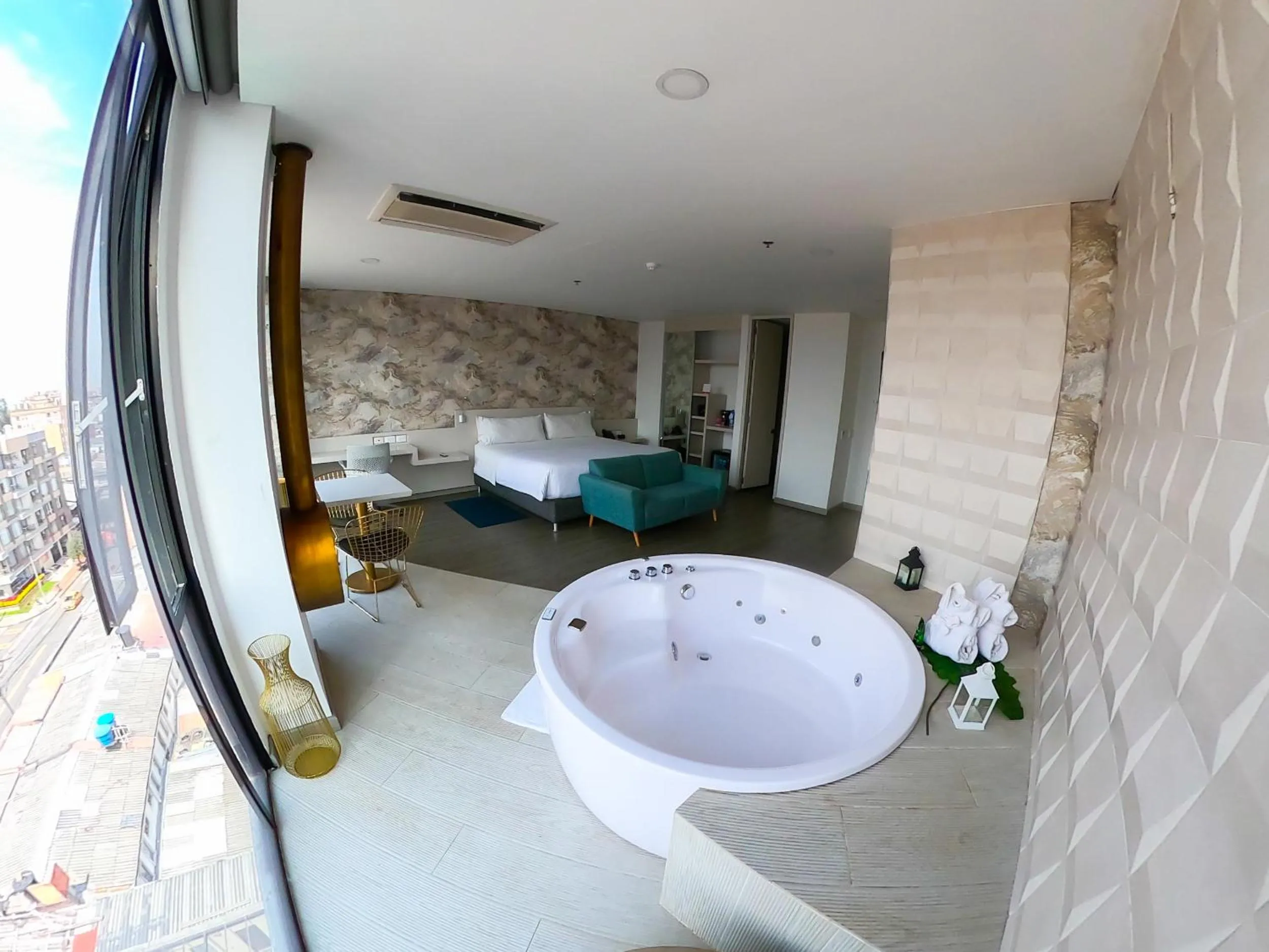 Hot Tub in Hotel Black Tower Premium