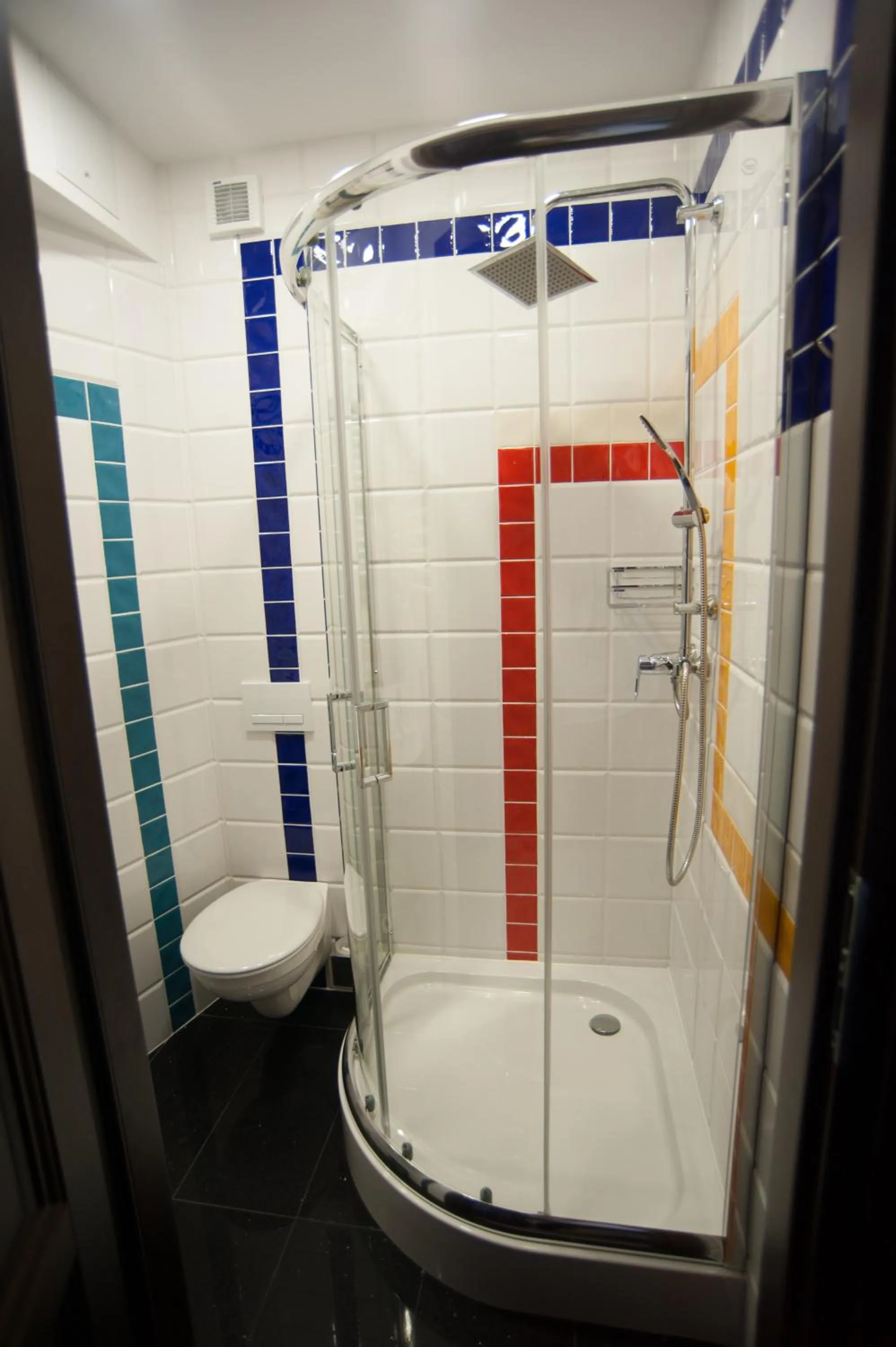 Shower in World Hostel - Old Town