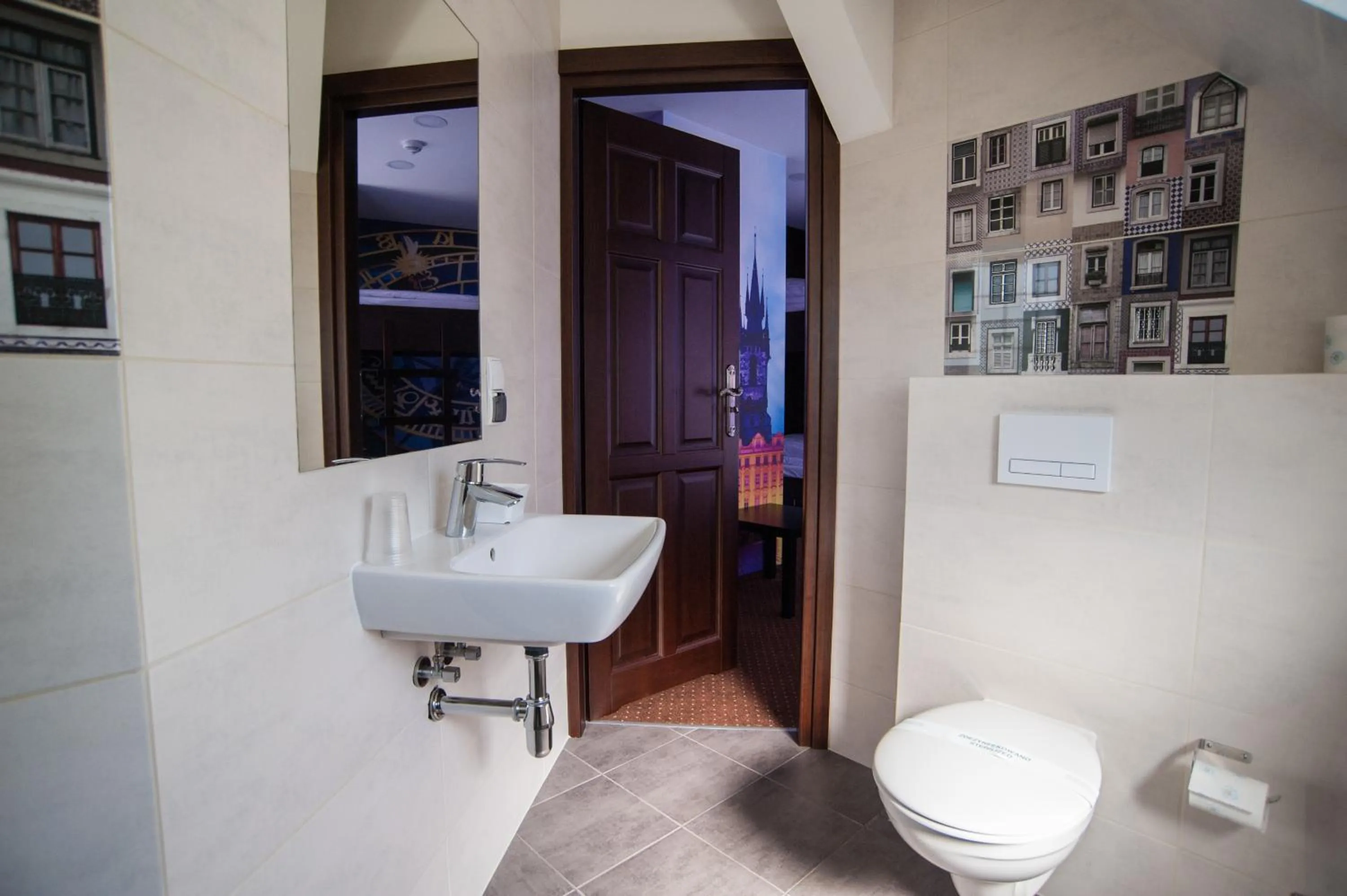 Toilet in World Hostel - Old Town