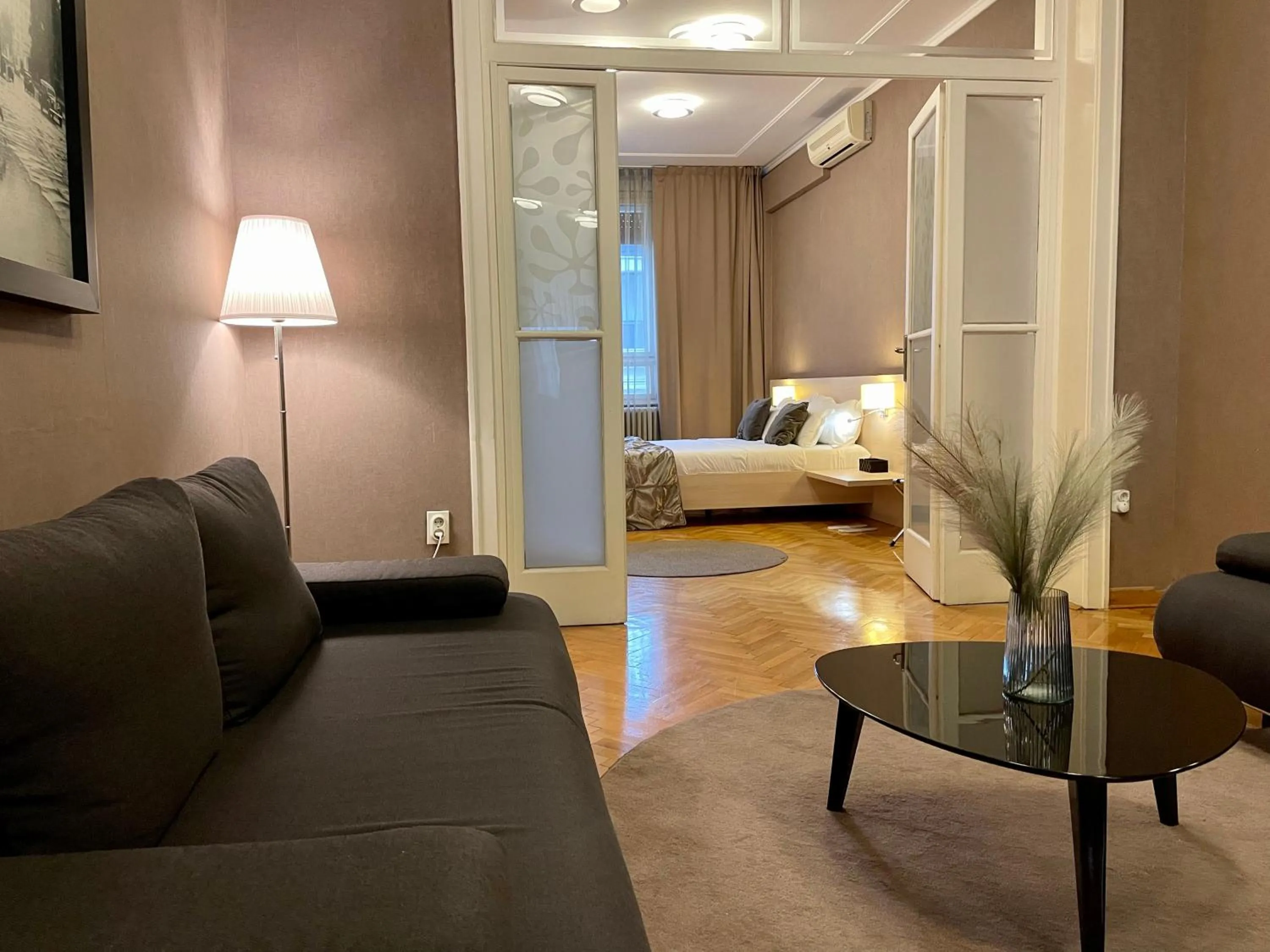 Living room, Bed in Prince Hall