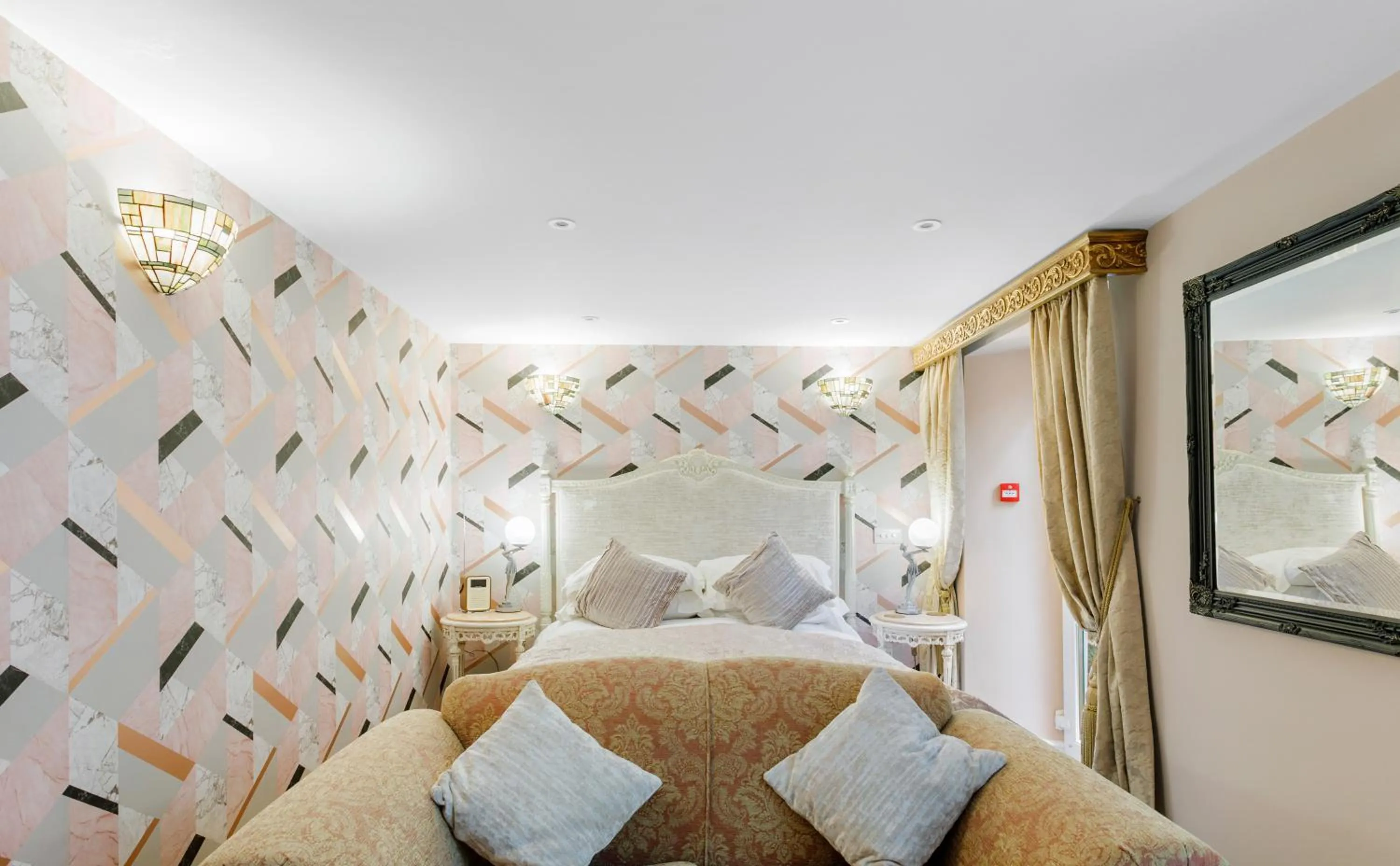 Bed in The Somerville