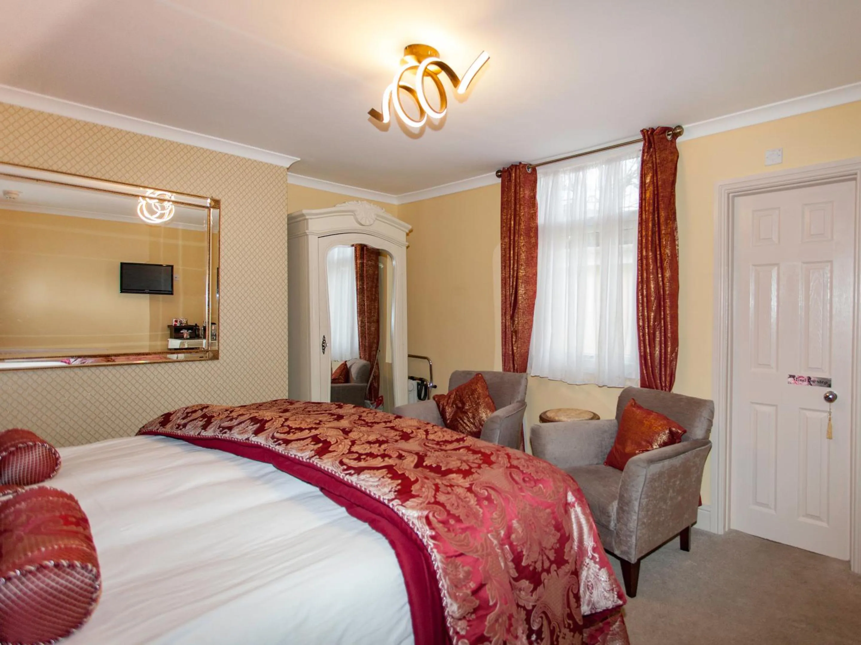 Bed in The Somerville