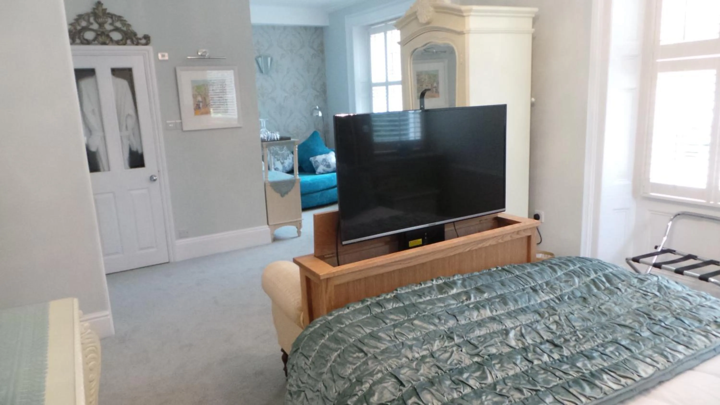 Other, Bed in The Somerville