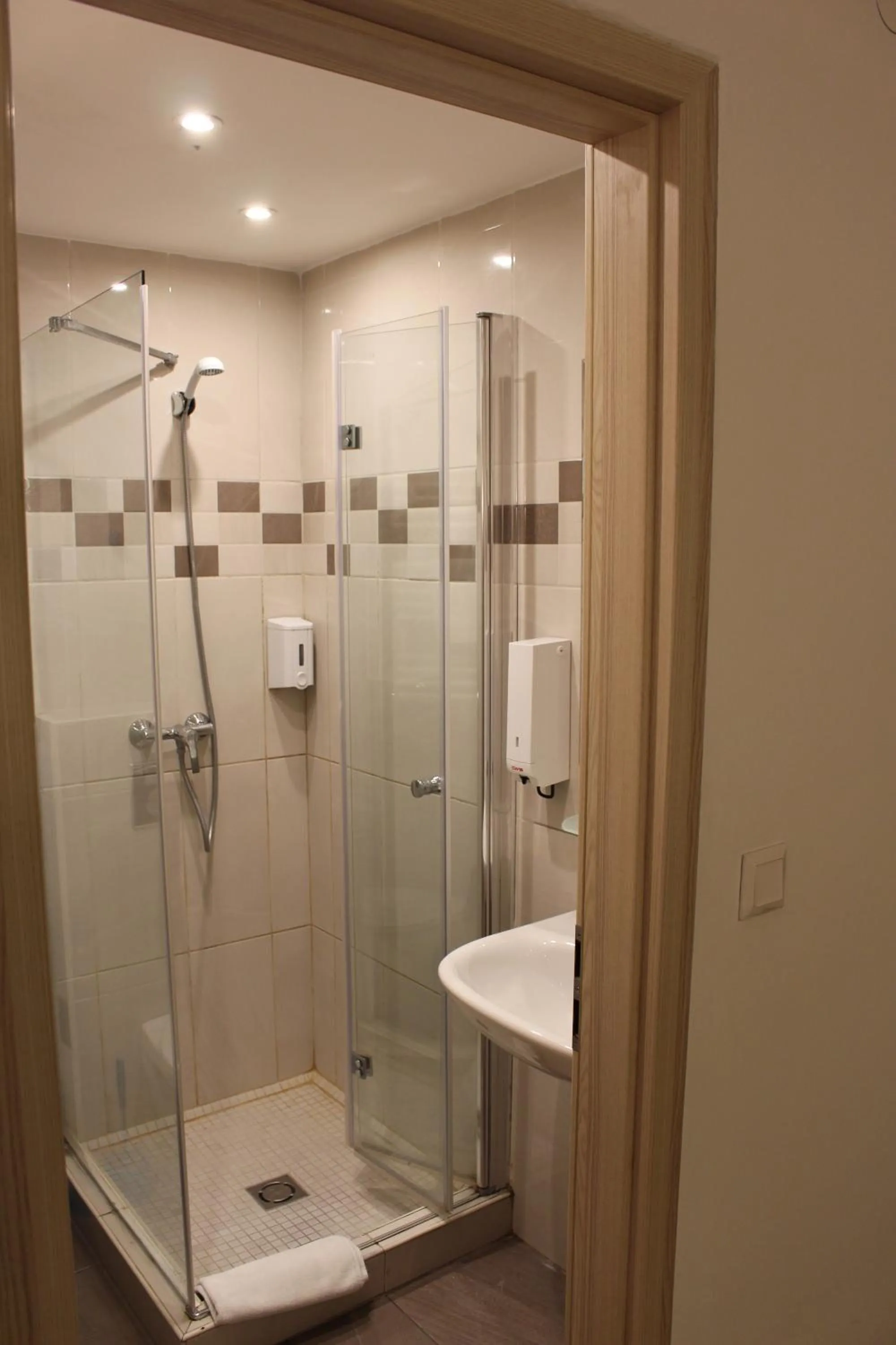 Shower in Esprit Hotel