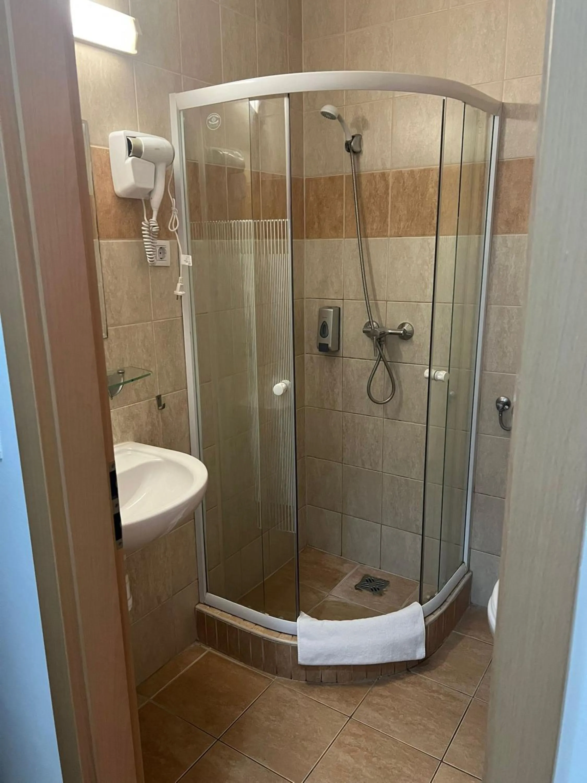 Shower in Esprit Hotel