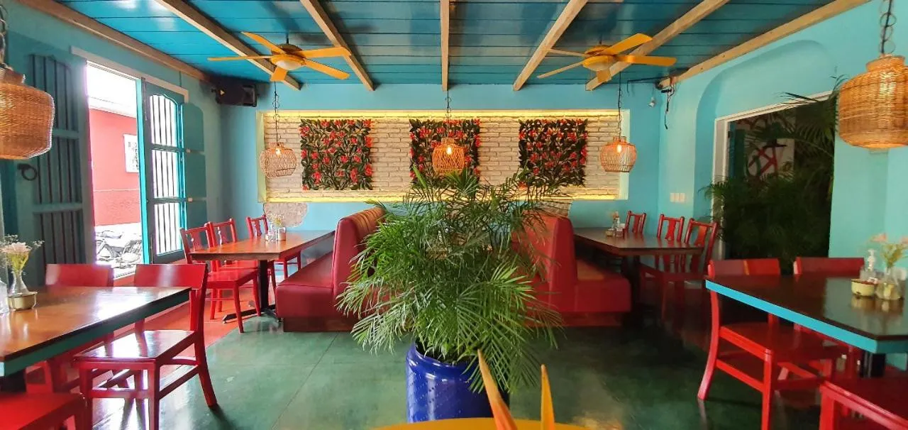 Restaurant/places to eat in Hotel Isla de Flores