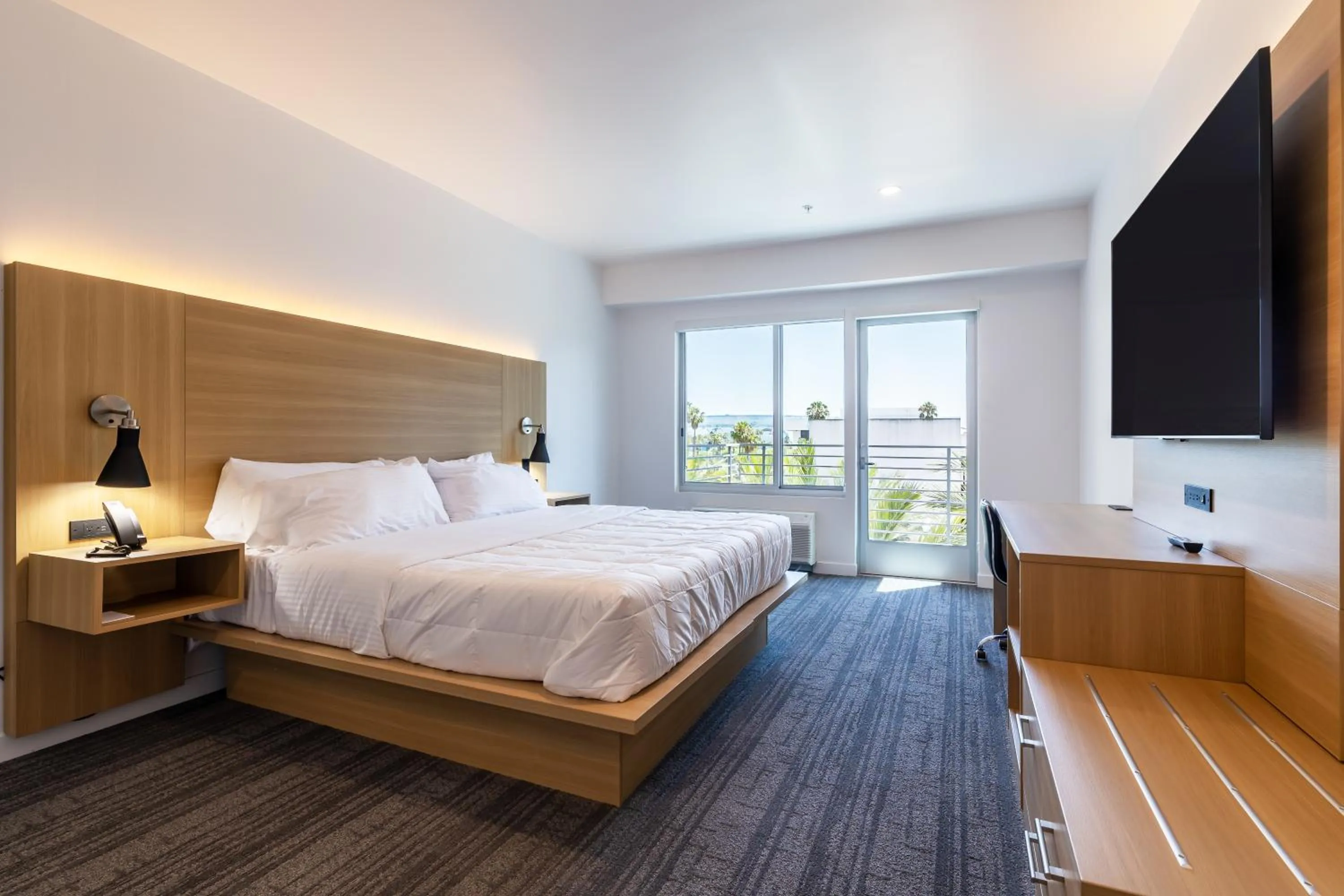 Bed in Hotel Mai Downtown Long Beach