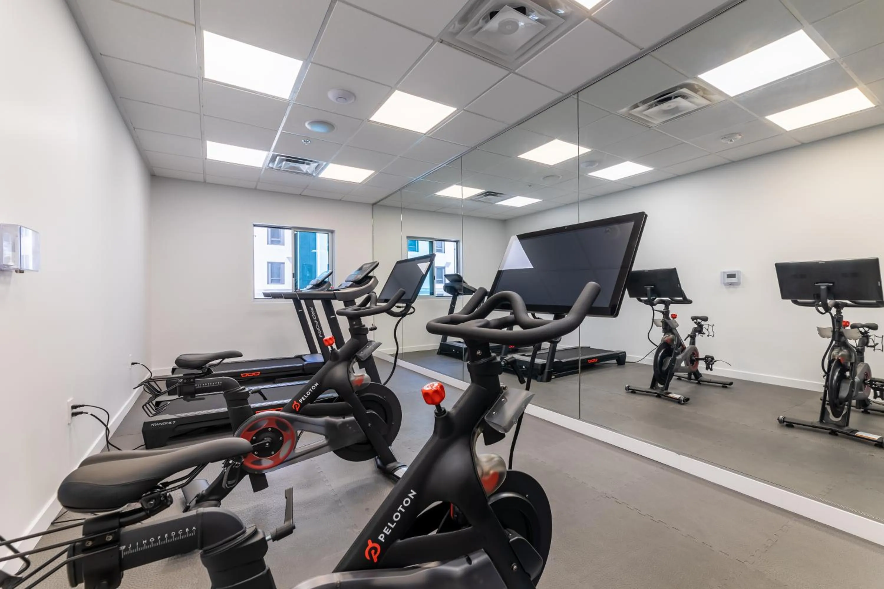 Fitness centre/facilities in Hotel Mai Downtown Long Beach