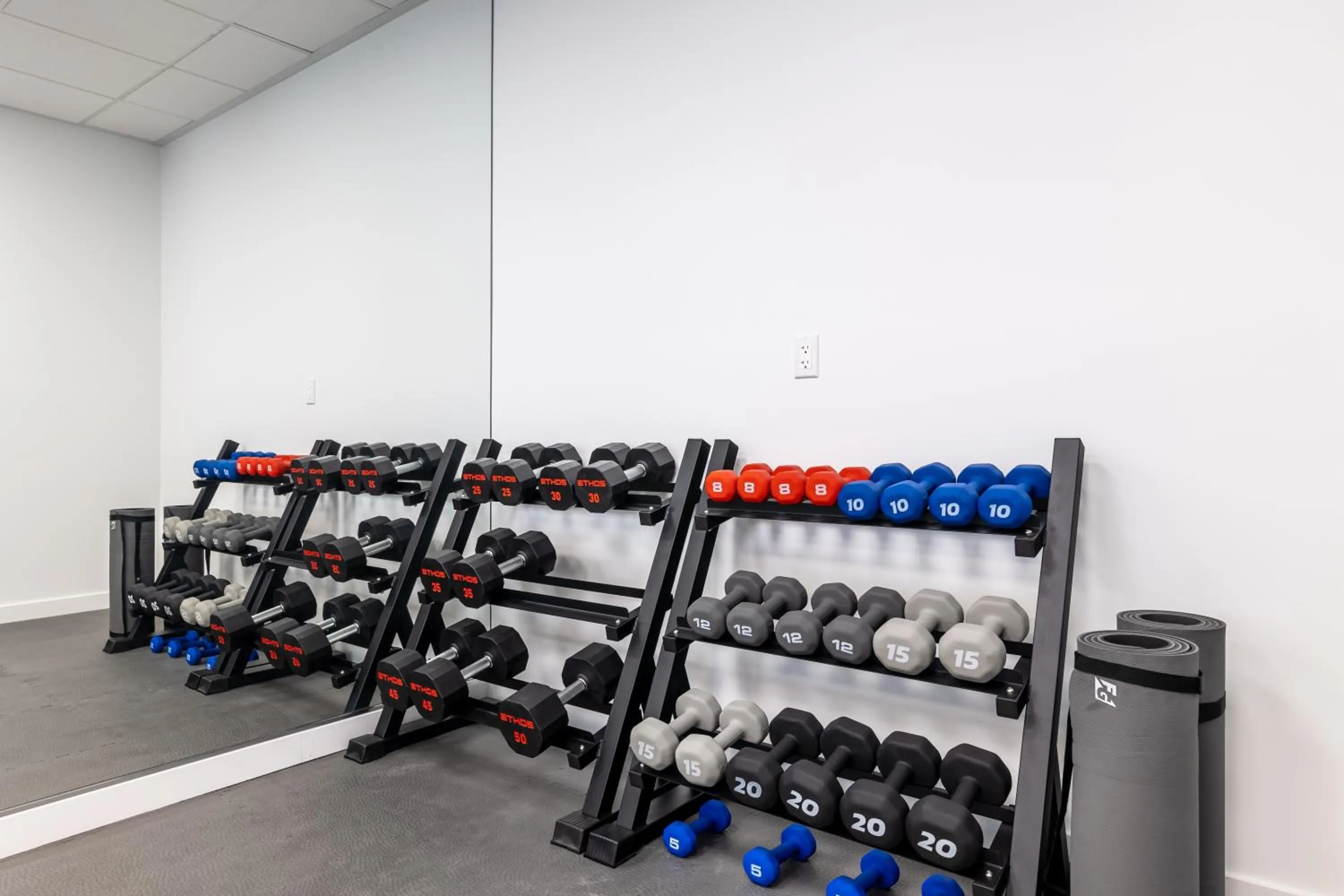 Fitness centre/facilities in Hotel Mai Downtown Long Beach