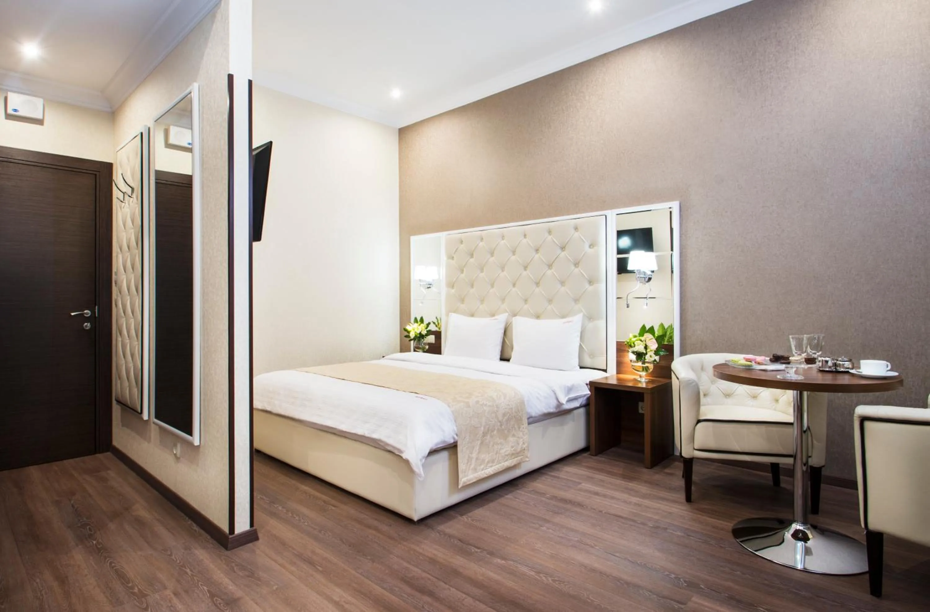 Photo of the whole room, Bed in BonApart Hotel by UHM