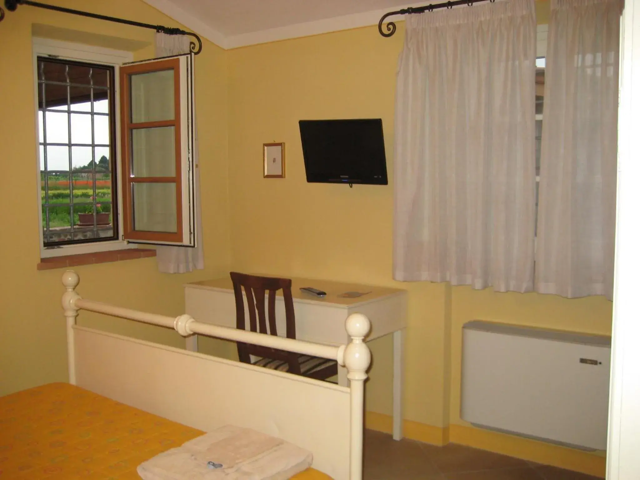 Single Room with Private Bathroom in Corte Capitani Single Room with Private Bathroom in Corte Capitani