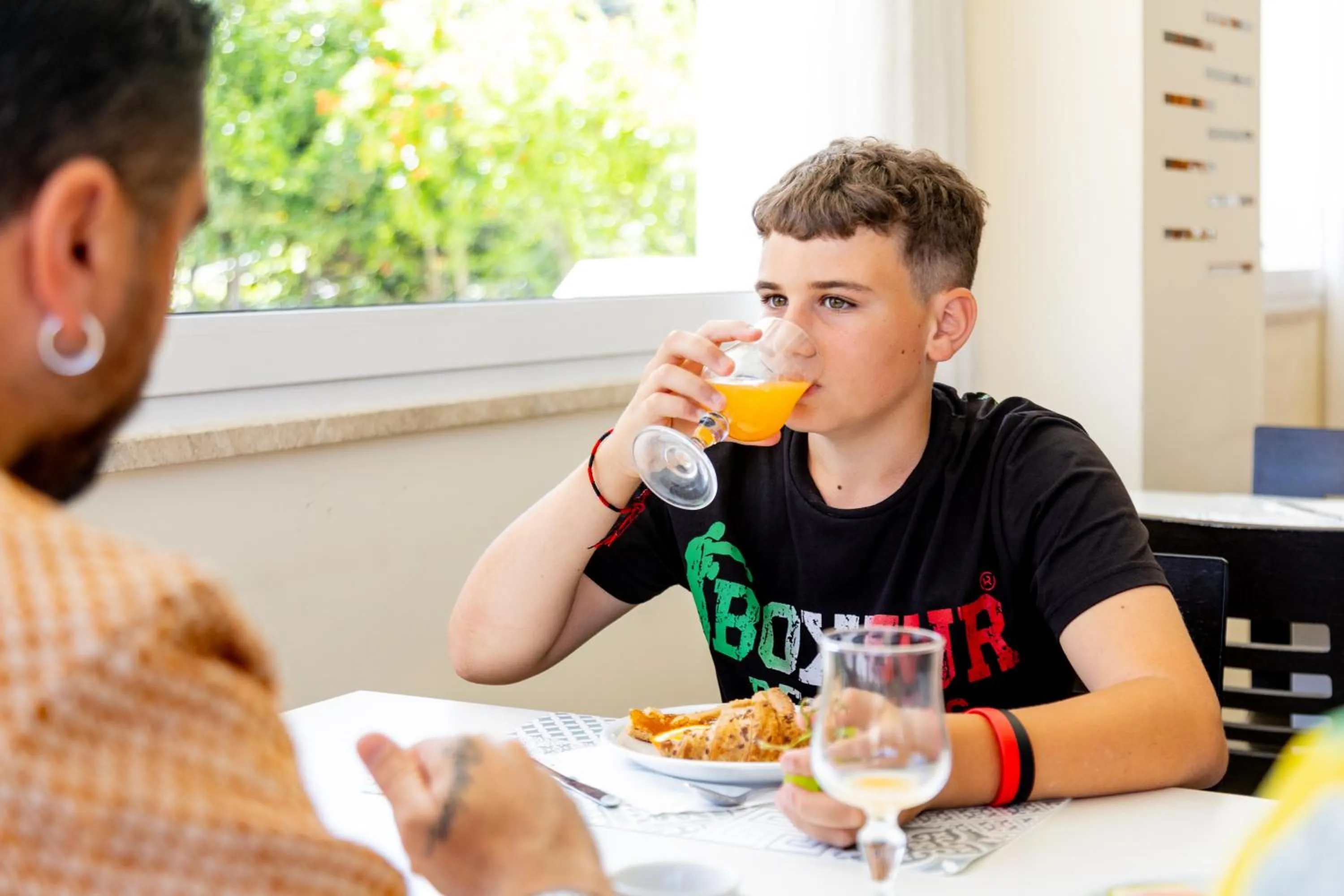 Restaurant/places to eat in Hotel Kim