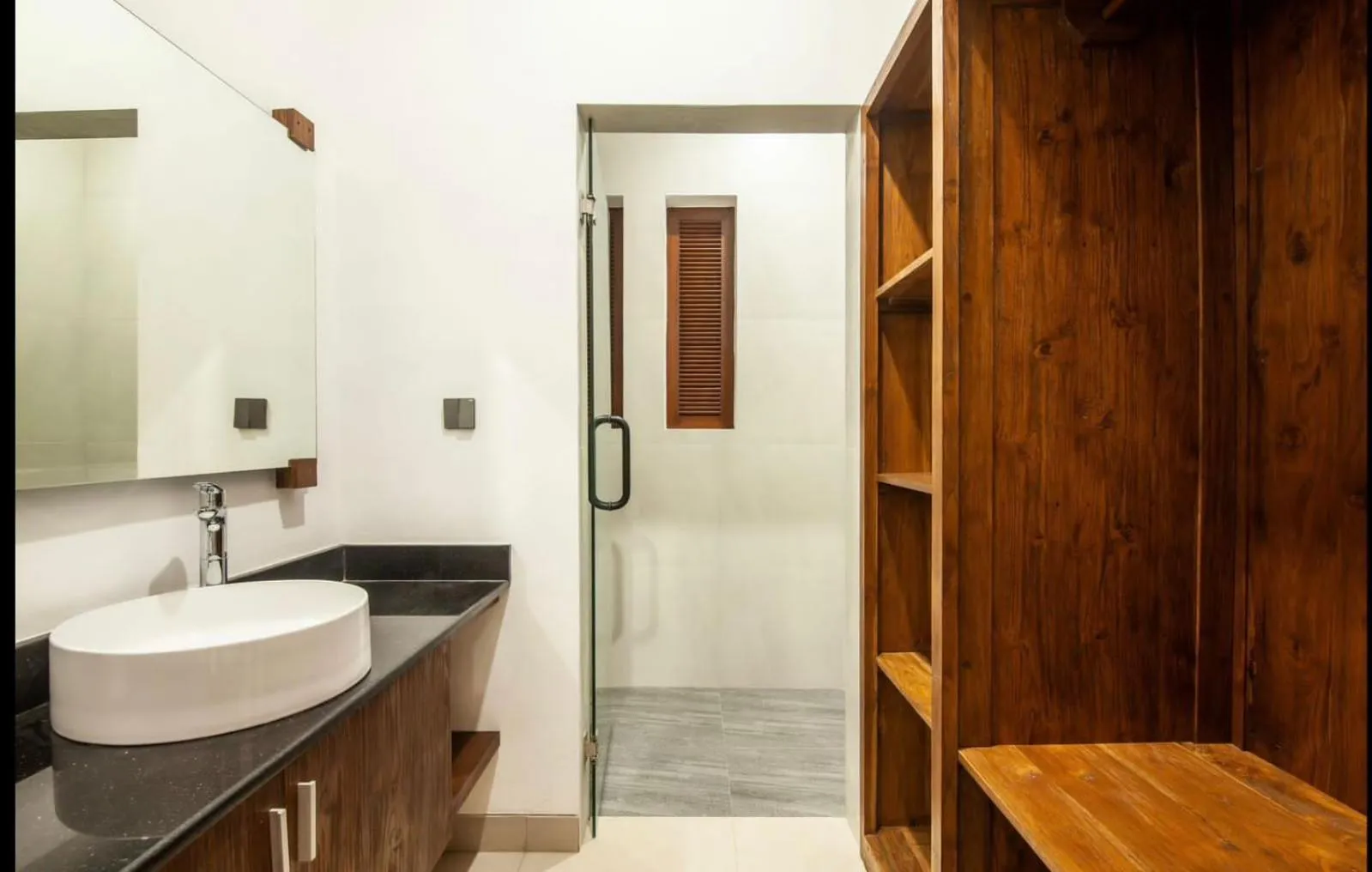 Bathroom in Griya Shanti Suites