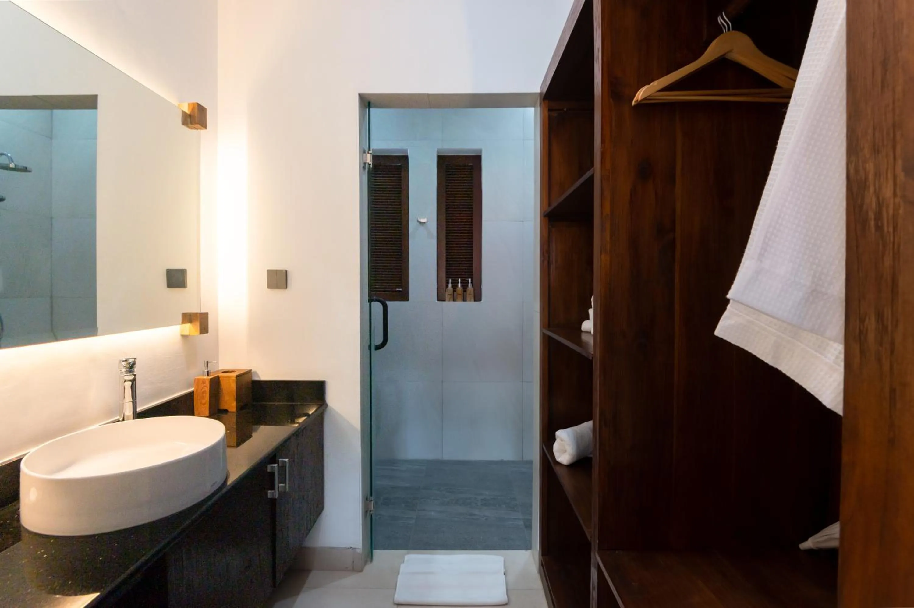 Shower in Griya Shanti Suites