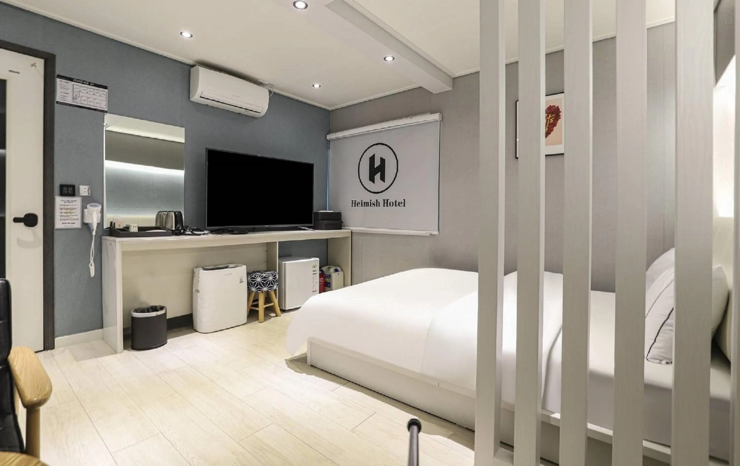 Photo of the whole room, Bed in Heimish Hotel