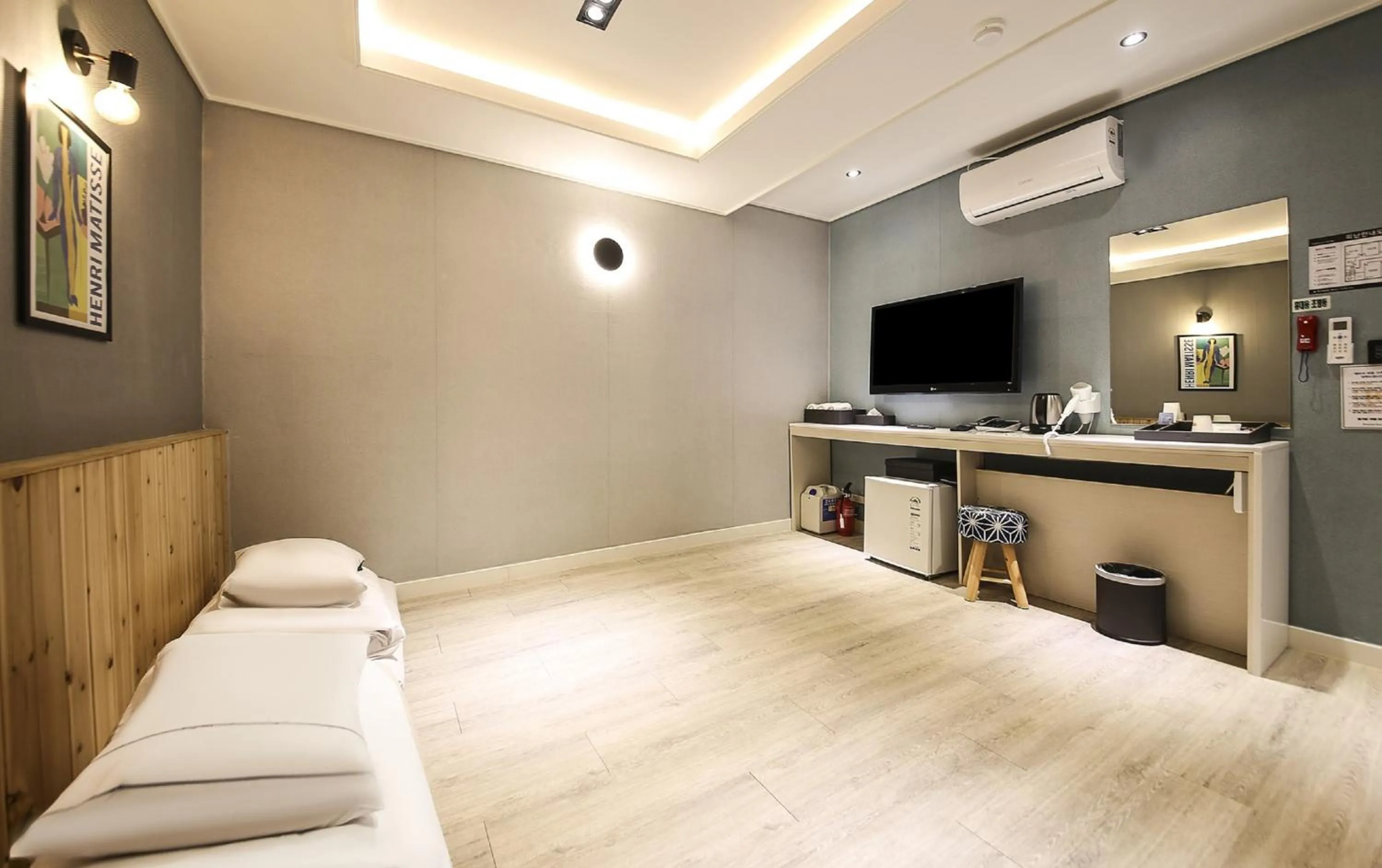 Decorative detail, Bed in Heimish Hotel